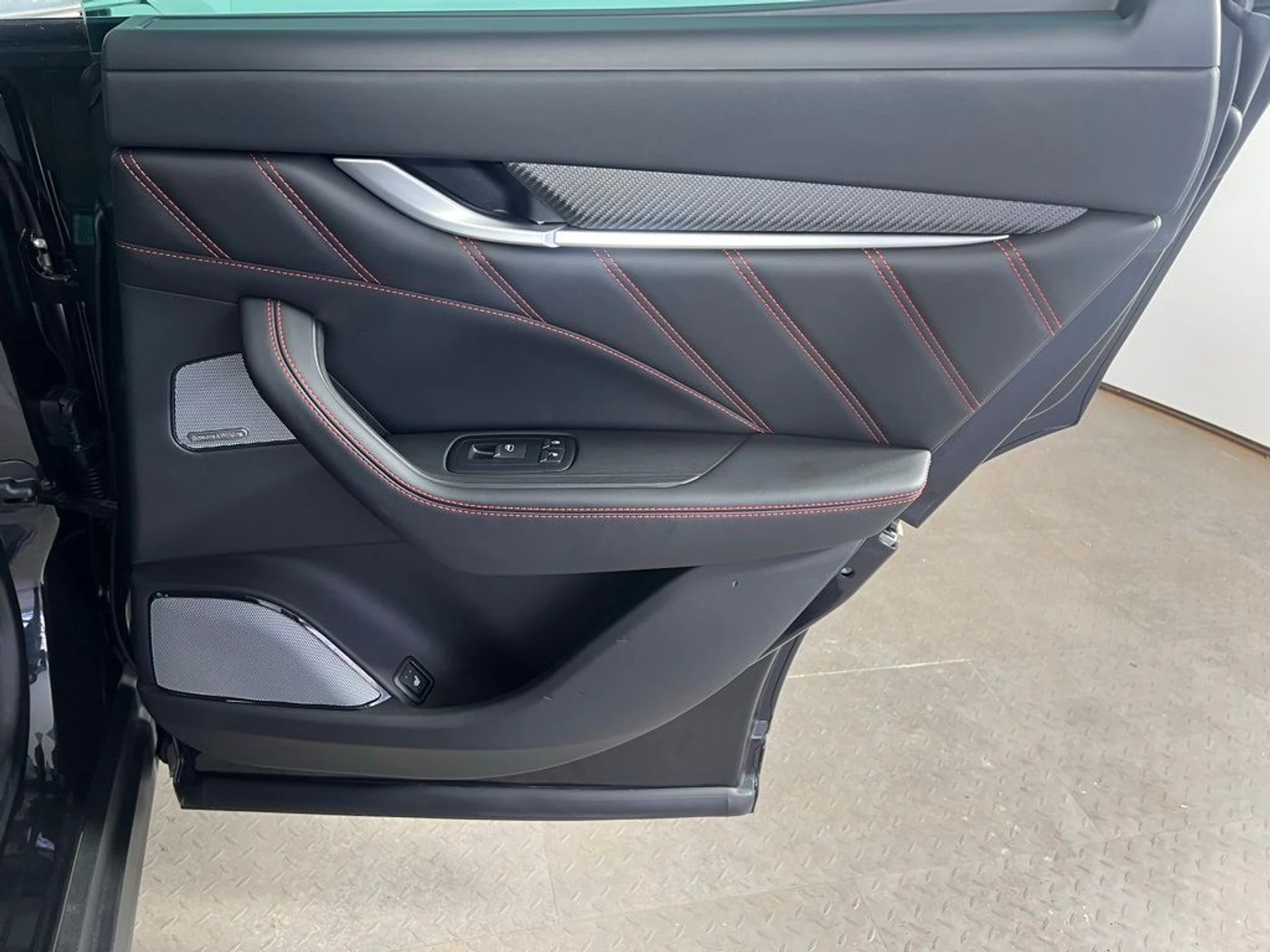 mph026_2066955655_54f9eff4348d12c31ec54c1259ec4101_2d390b4004