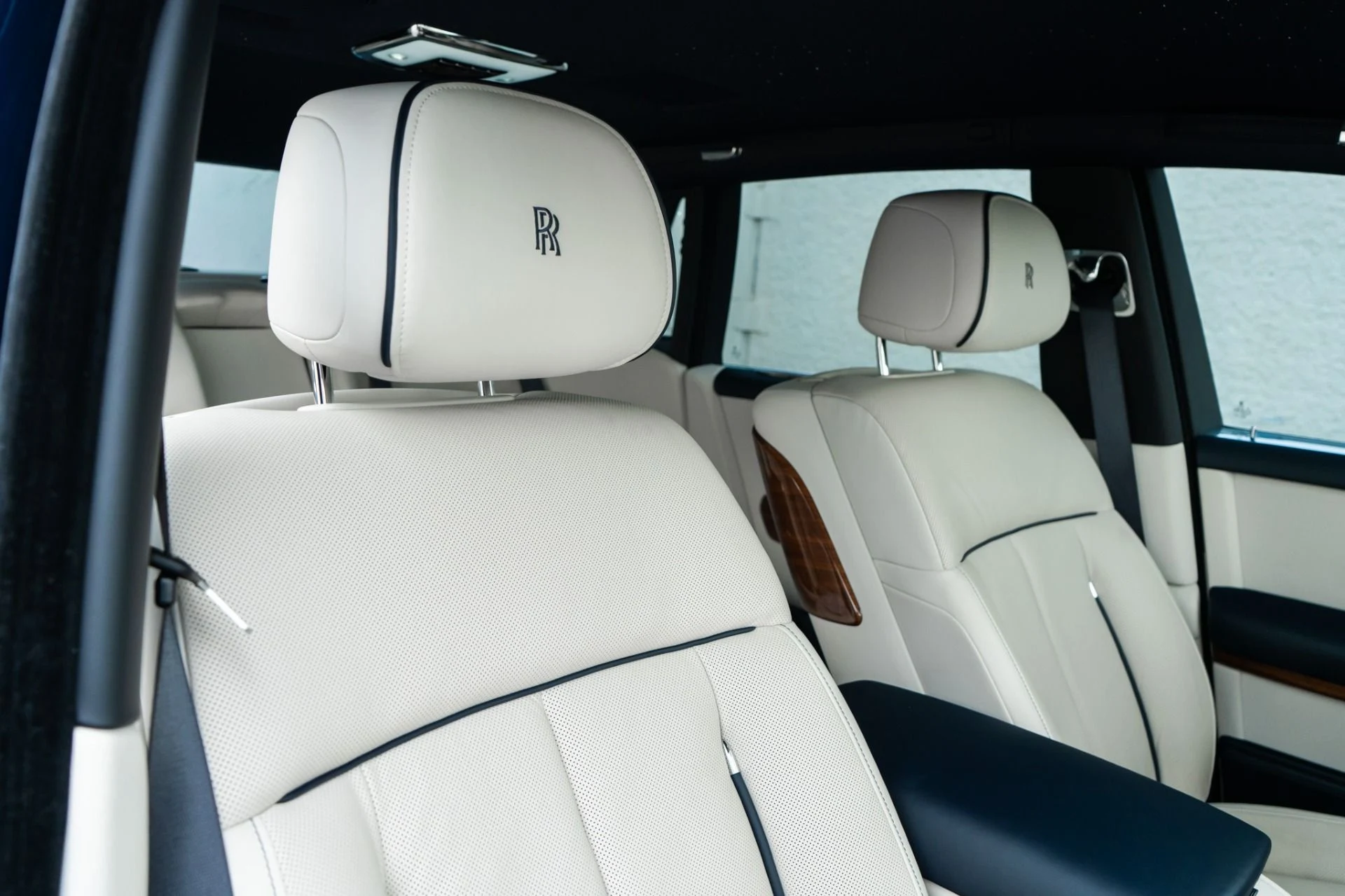 mph026_2068745297_Used_2022_Rolls_Royce_Phantom_1778012232_15901f8184