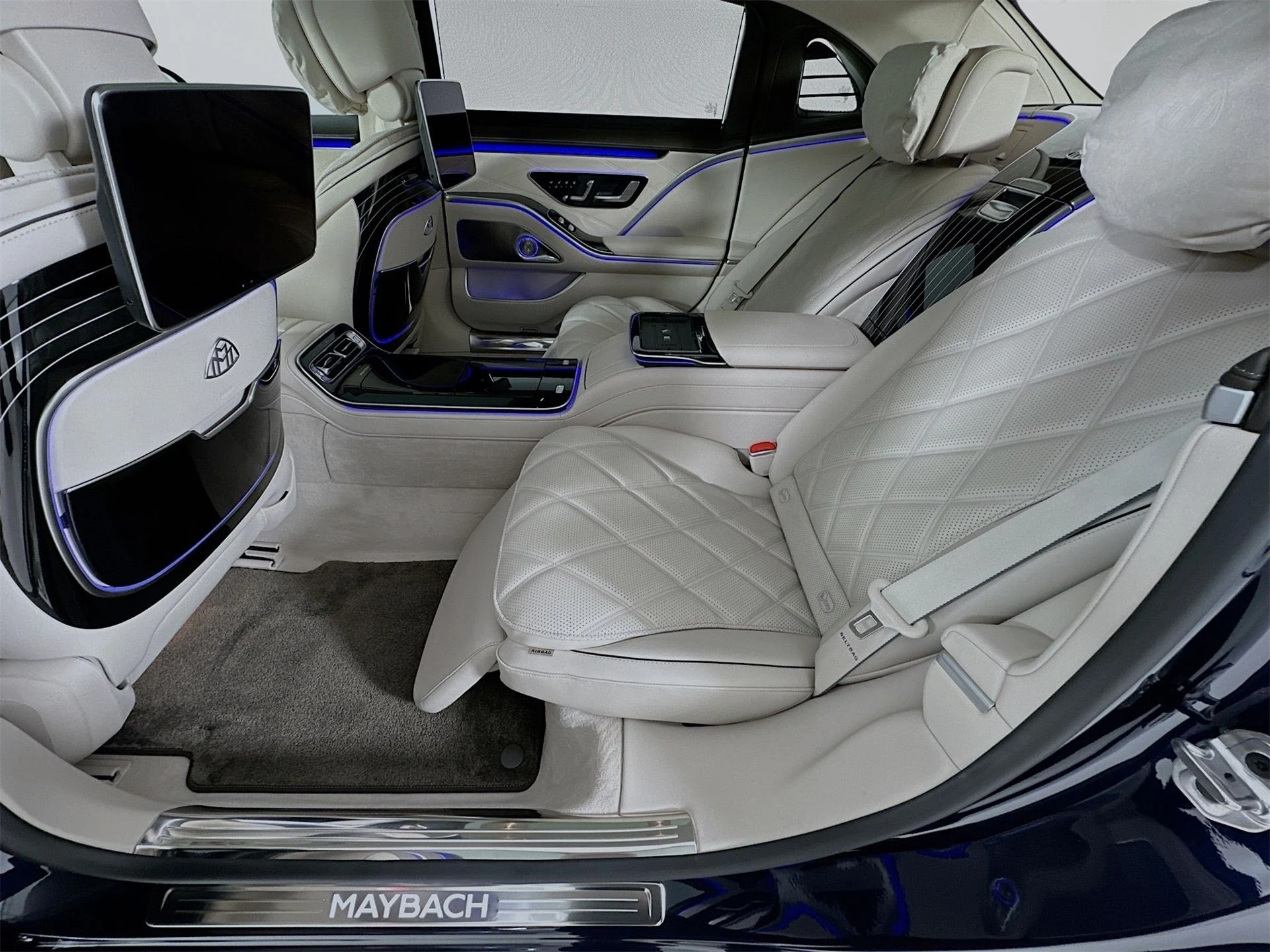 mph026_2070785633_48d7b3b23256b63ef70d5277bc1e0b69x_f4a7580b43