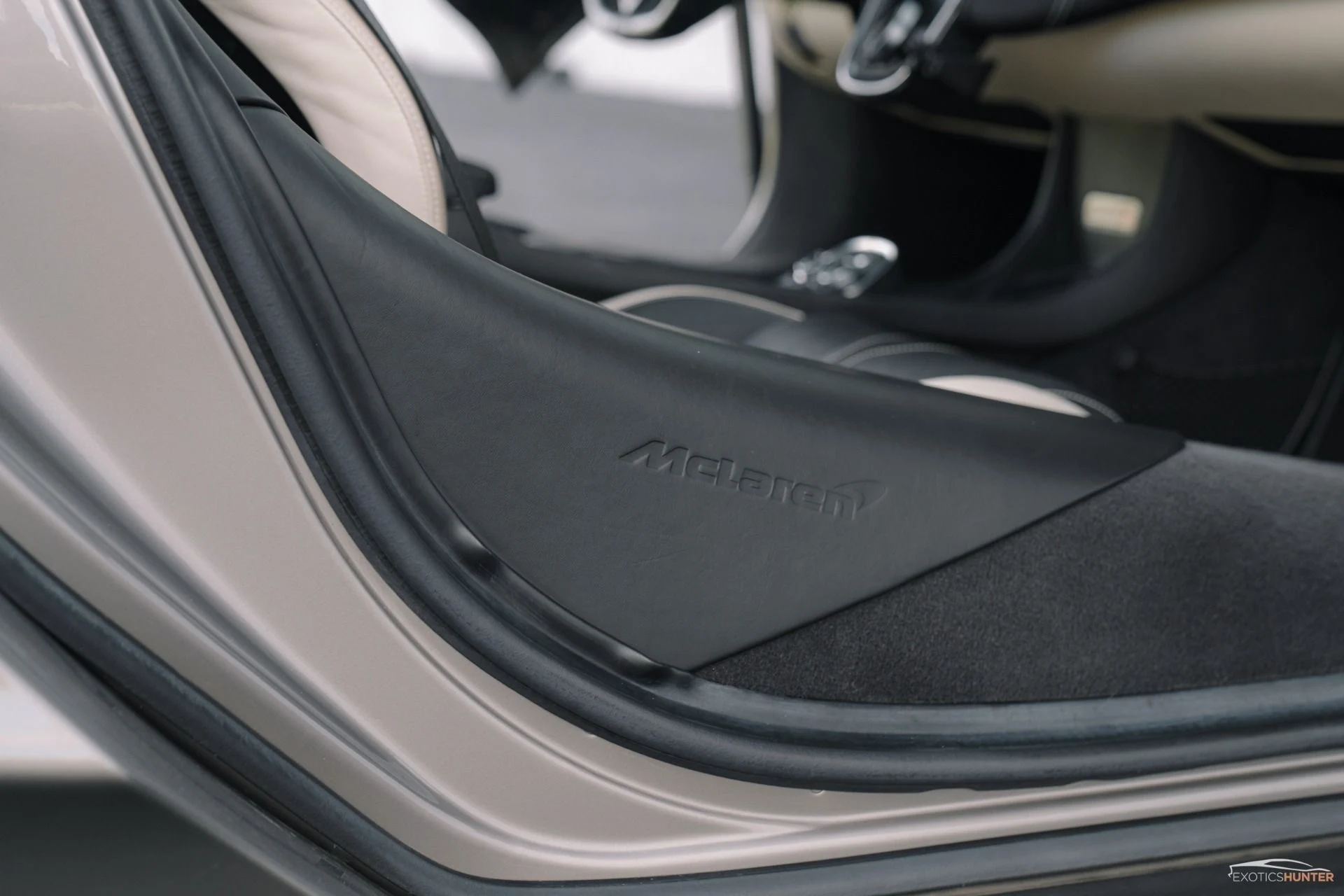 mph026_2074530508_Used_2016_Mc_Laren_570_S_in_Blade_Silver_w_Exterior_Carbon_1761343757_b2397bcc1b