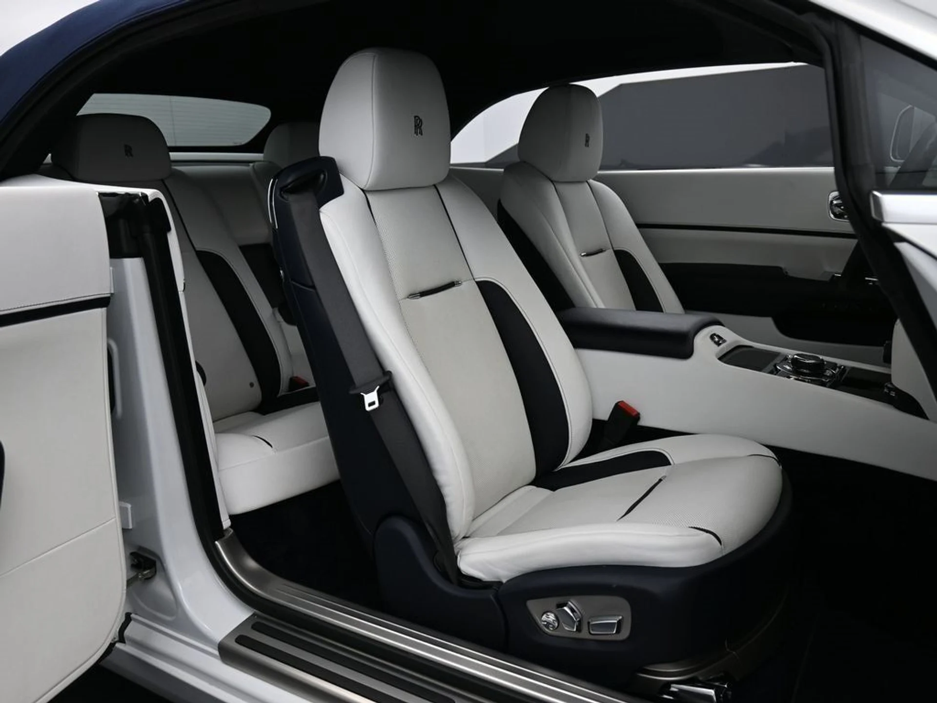 mph026_2077449511_329ad9f79d93792bd87b2e08bd5940e7_f243b2d4e6