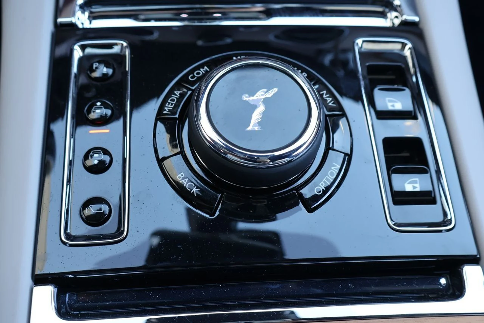 mph026_2079238490_27_9781f78589