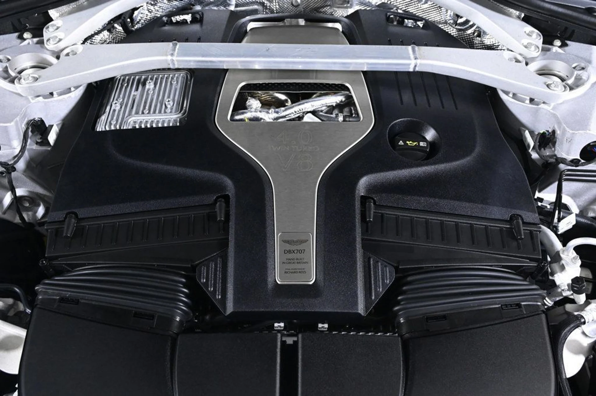 mph026_2079753207_new_2026_aston_martin_dbx_707awd_11350_22961109_26_1024_8c8affb121