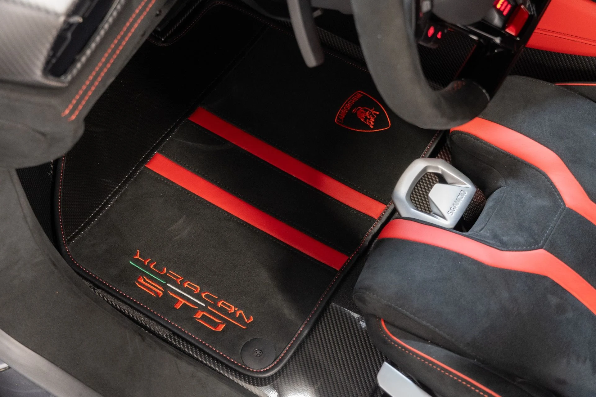 mph026_2080503120_Used_2023_Lamborghini_Huracan_STO_1759172990_7cd3a30d3d