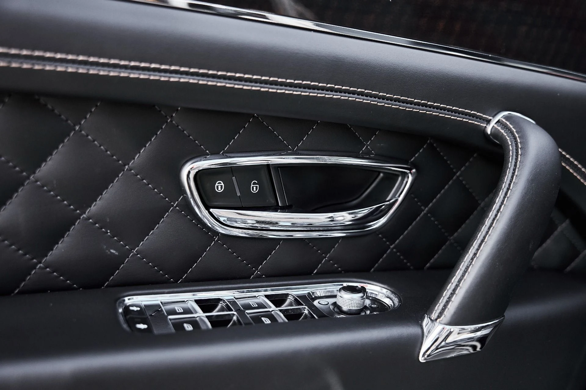 mph026_2082276728_Used_2017_Bentley_Bentayga_W12_1781373089_deb24d5946