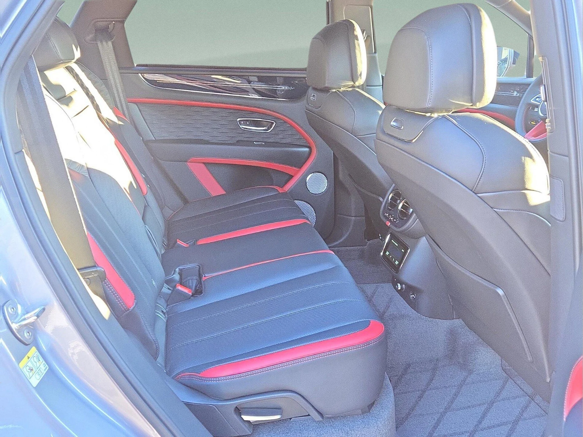 mph026_2084149445_1433c20cfa4f369d537f506980f8588bx_c57b6cc9e5