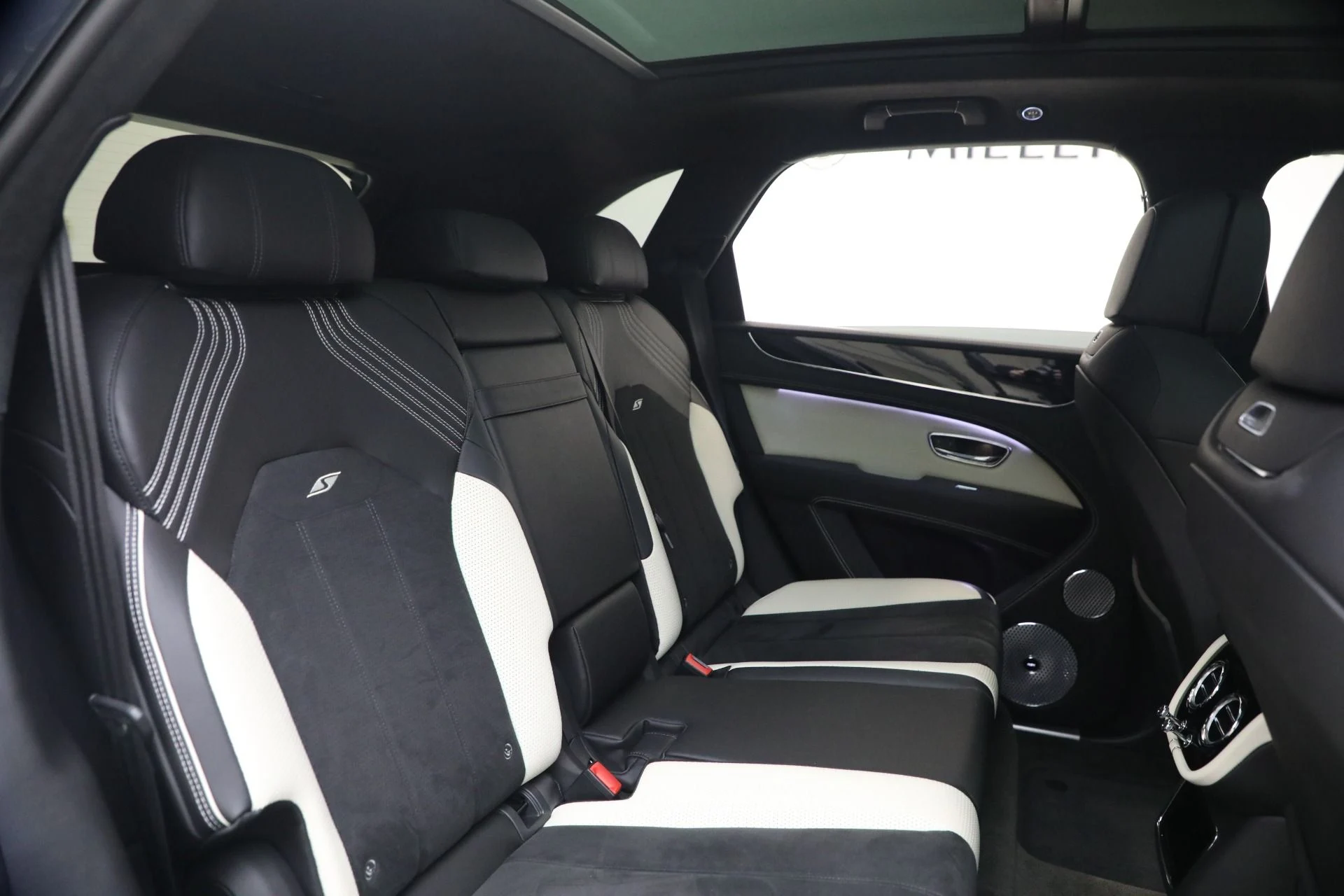 mph026_2091692673_Used_2023_Bentley_Bentayga_S_V8_1764971299_5e378222db