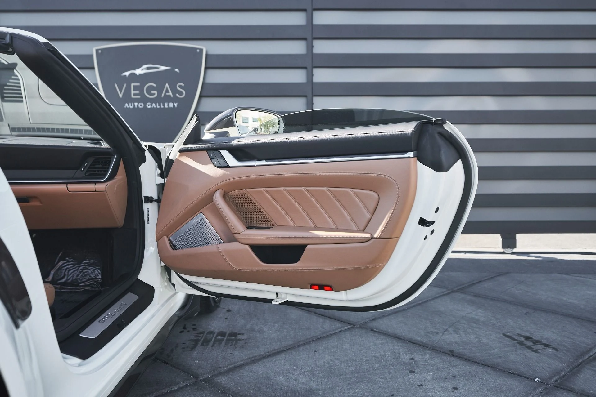 mph026_2091990320_Used_2023_Porsche_911_Turbo_S_1764903160_9187d6f300