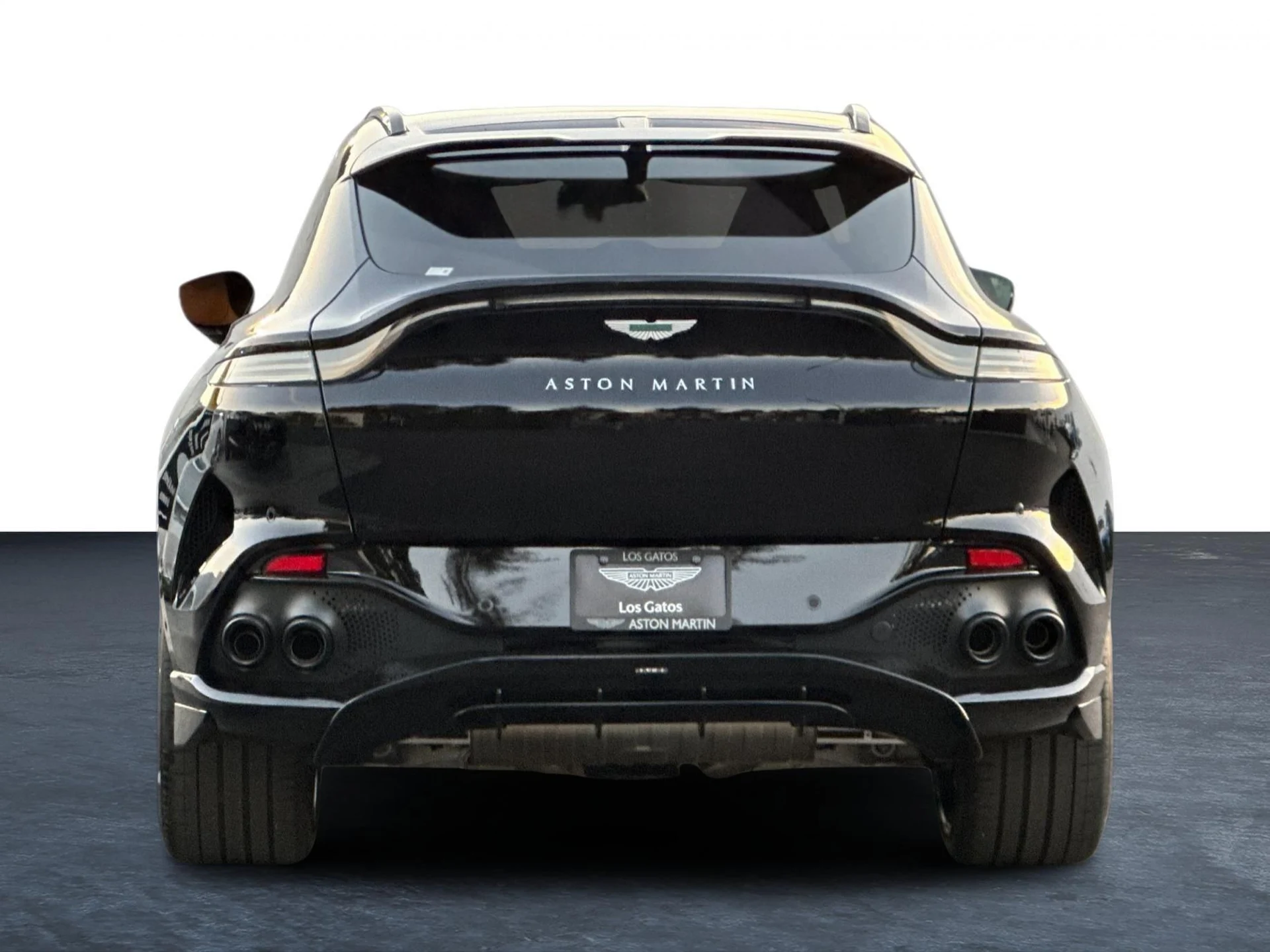 mph026_2095670725_New_2026_Aston_Martin_DBX_707_1764949836_06dc325053