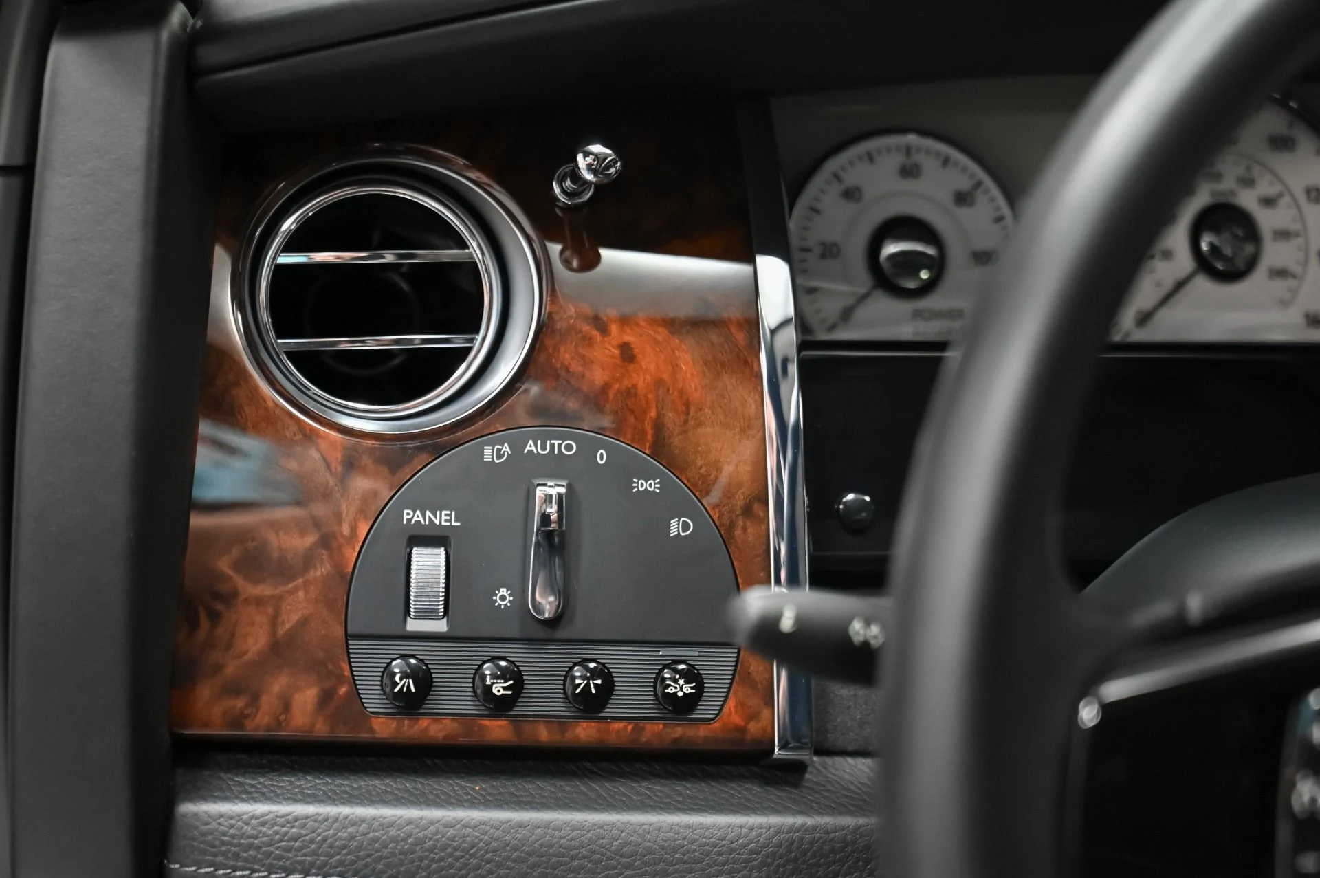 mph026_2113617959_Used_2012_Rolls_Royce_Ghost_1757528739_7316ab963c