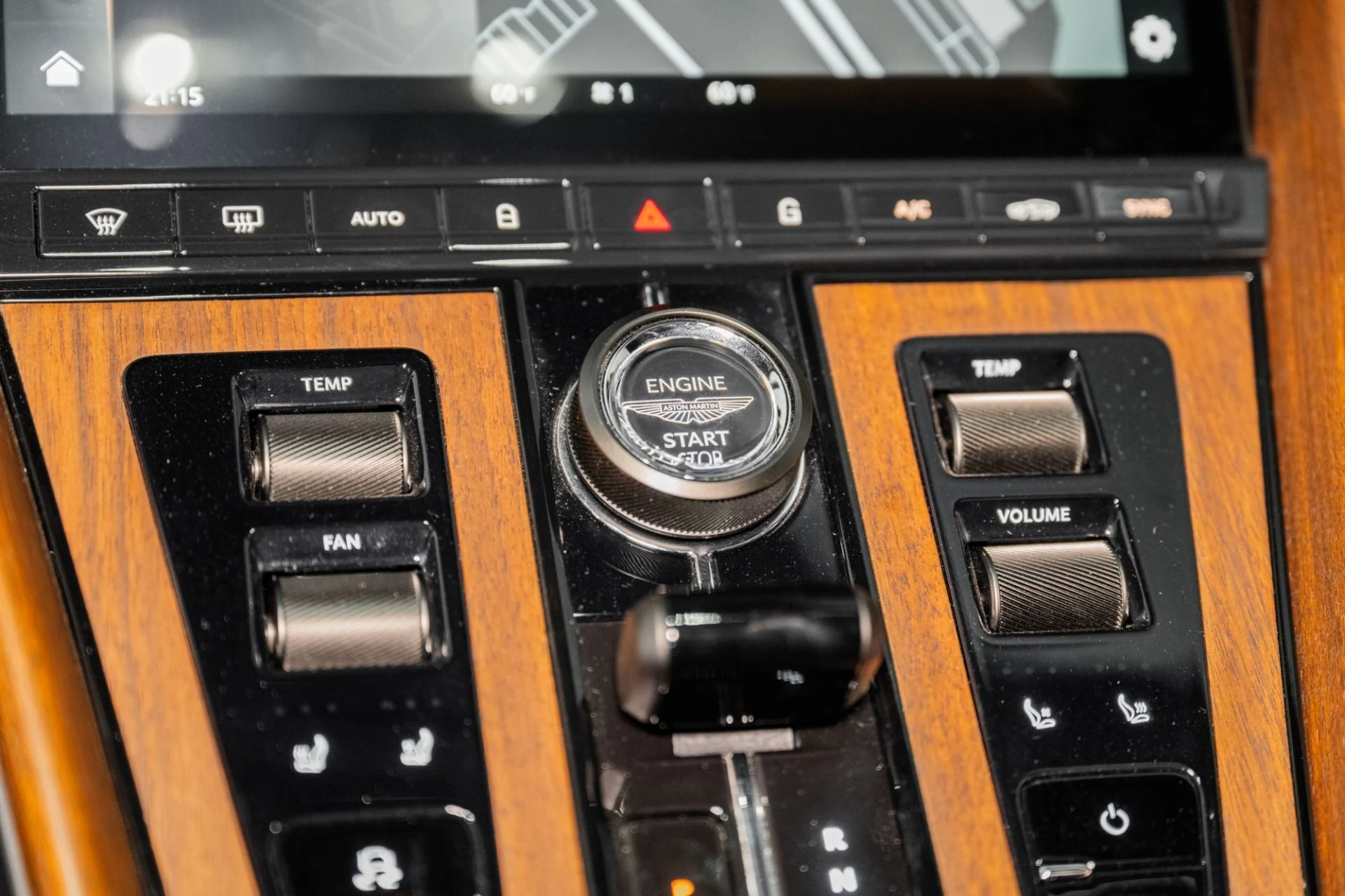 mph026_2116986903_Used_2024_Aston_Martin_DB_12_Coupe_1761150102_1d26436557