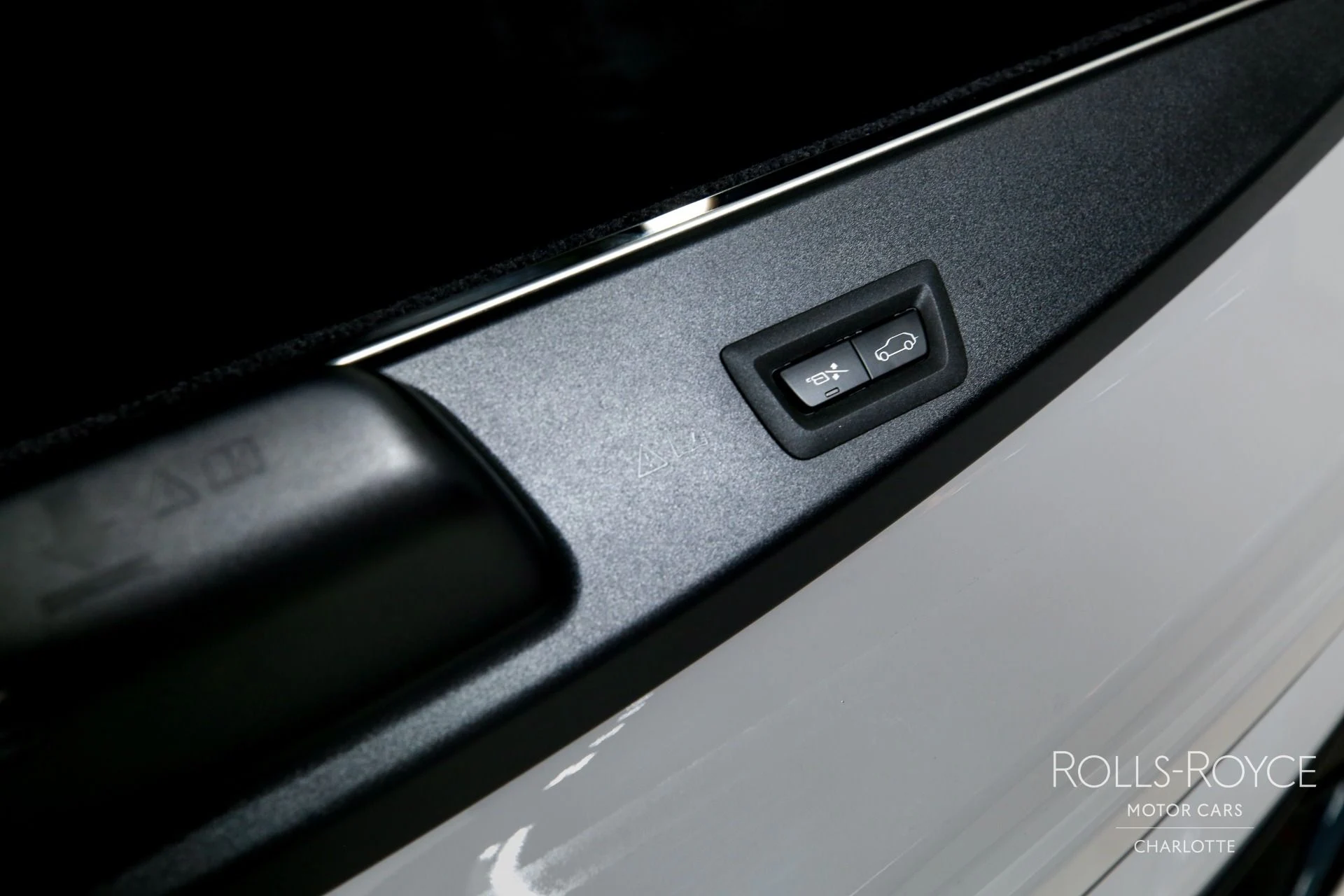 mph026_2121305647_Used_2024_Rolls_Royce_Black_Badge_Cullinan_1765396280_75af8bc0db