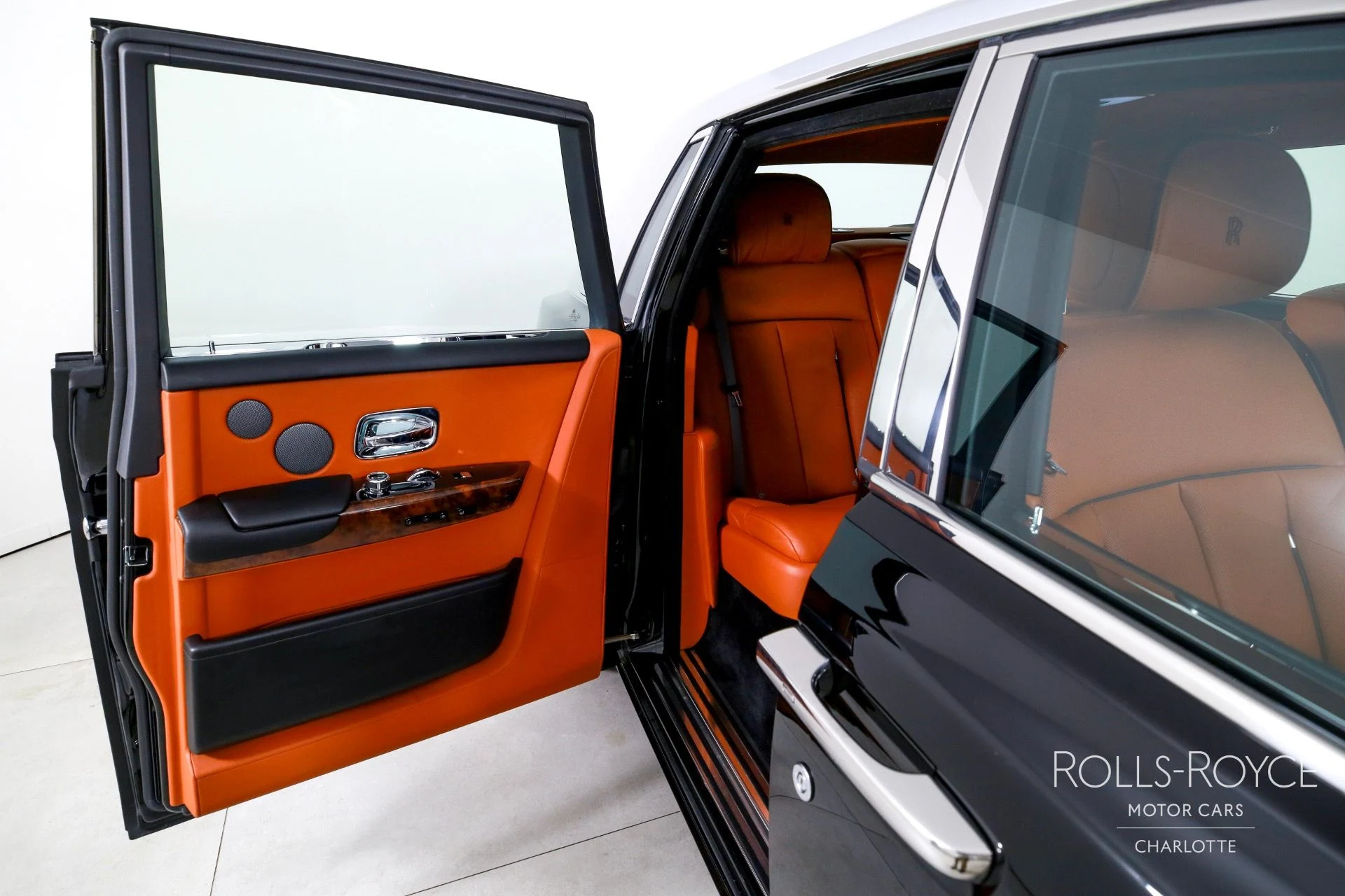 mph026_2122193817_Used_2018_Rolls_Royce_Phantom_1754410279_09959e2749