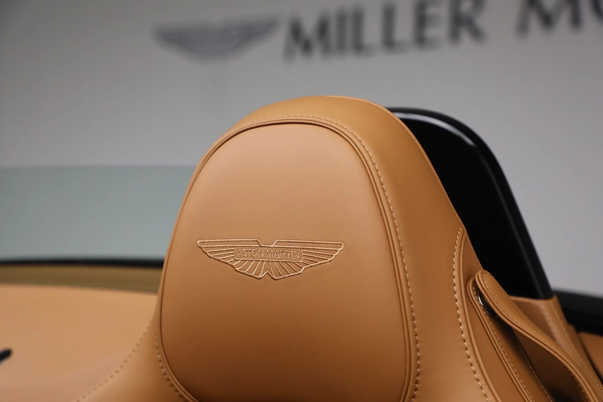 mph026_2130646070_New_2026_Aston_Martin_Vantage_Roadster_1767214554_b84b8df562