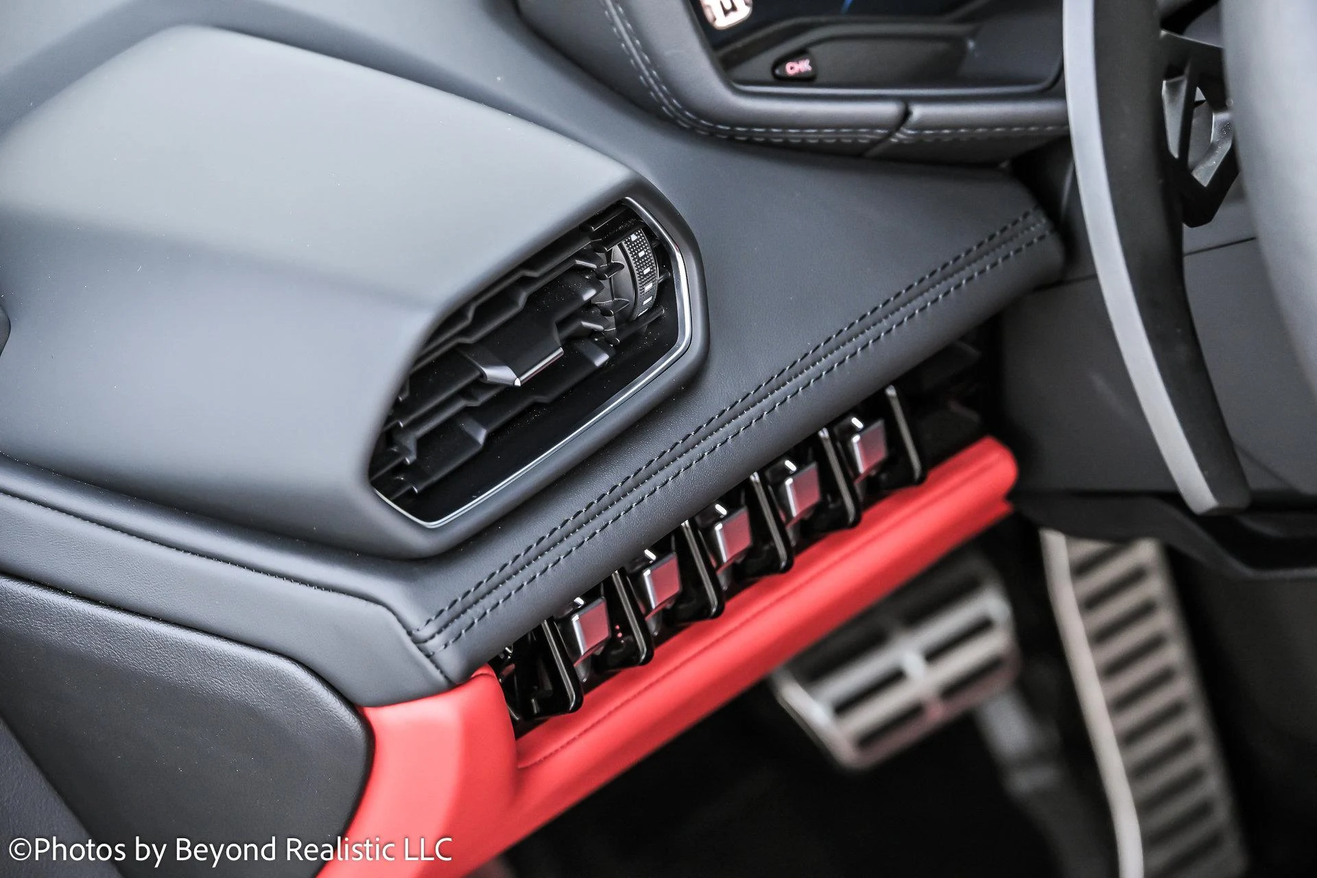 mph026_2140695911_Used_2024_Lamborghini_Huracan_EVO_Spyder_1755331834_1dfb6de61e