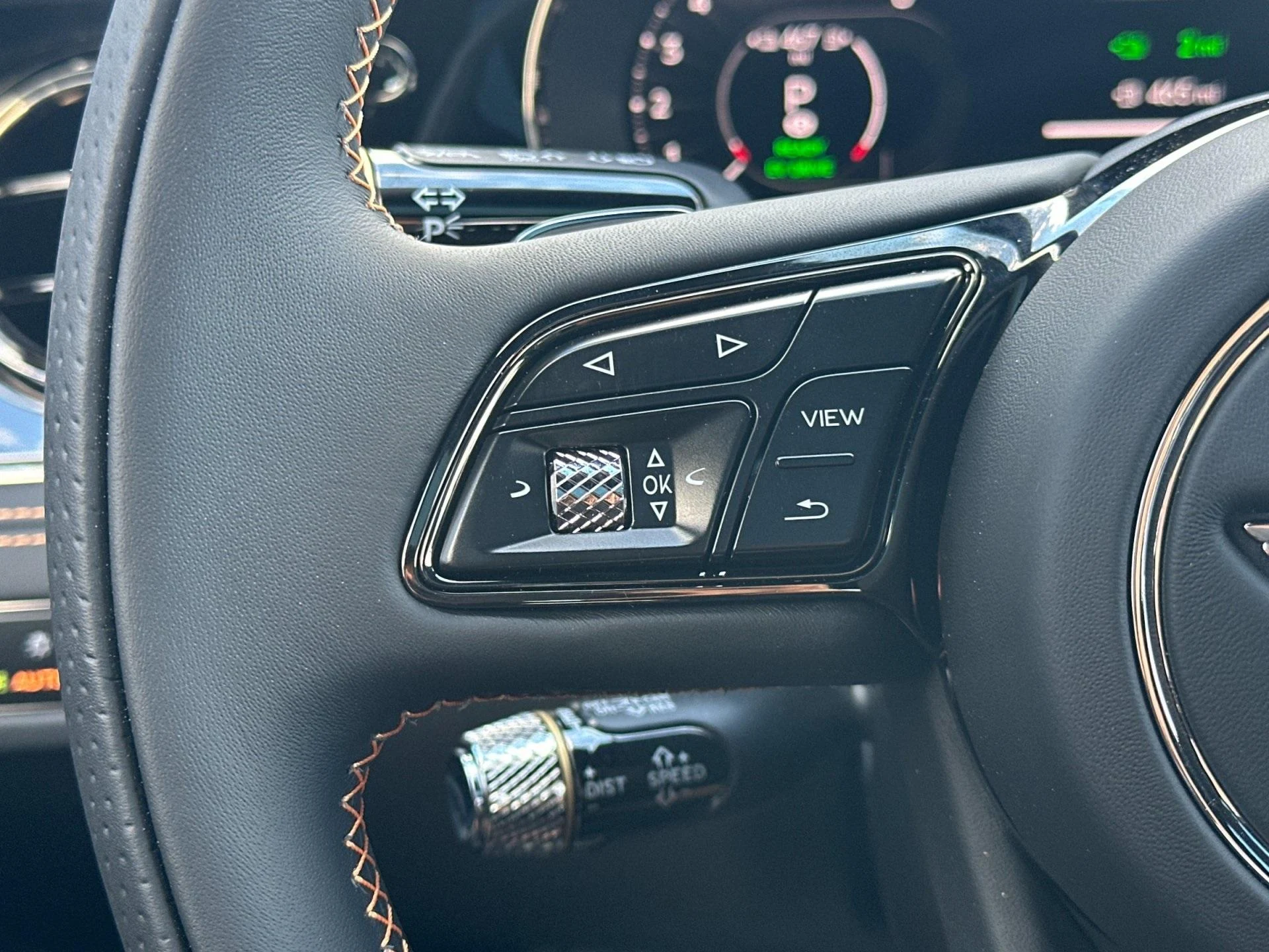 mph026_2149198587_New_2025_Bentley_Flying_Spur_Mulliner_1762940644_33dc65e81f