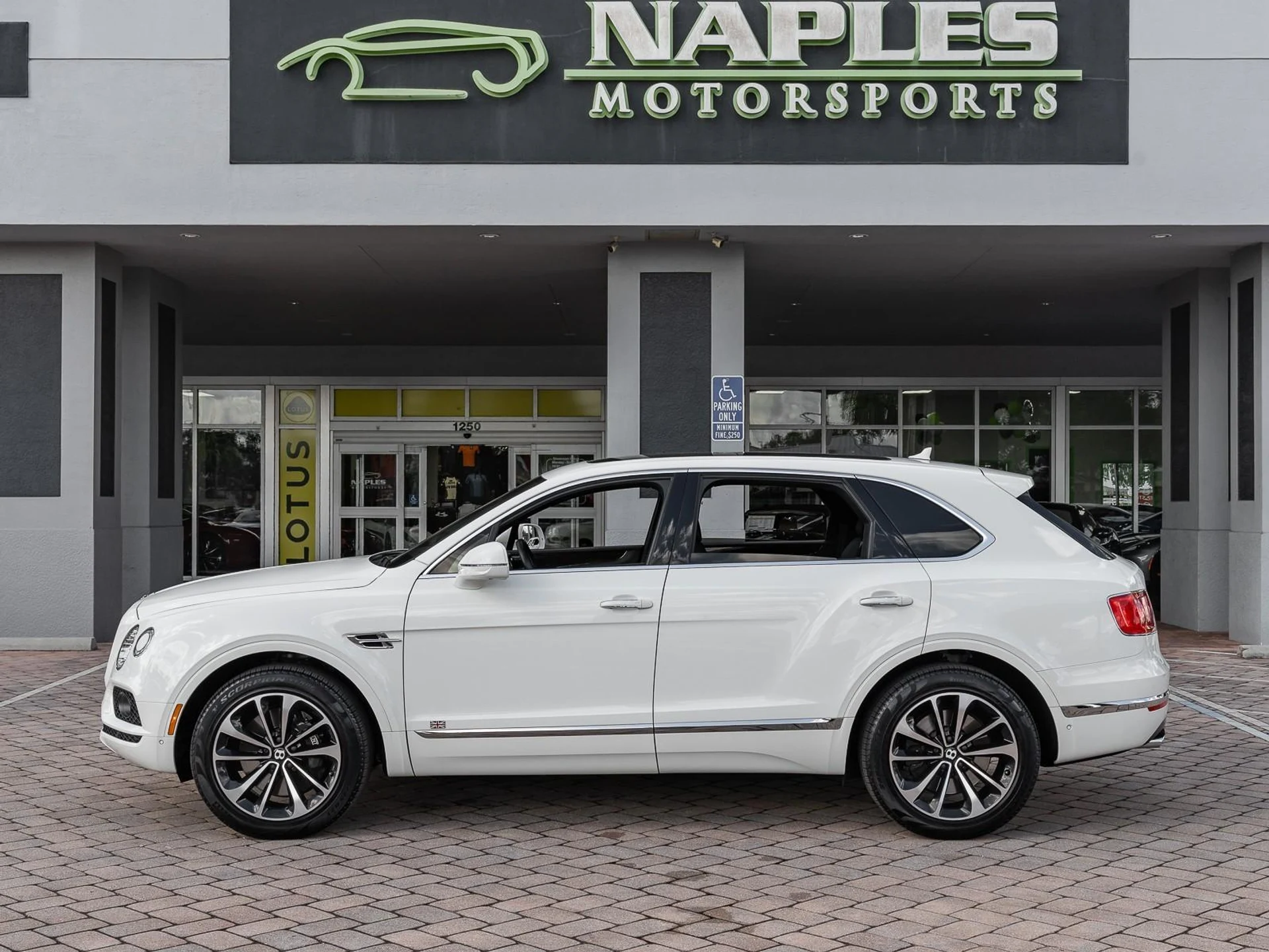 mph026_2150817619_Used_2018_Bentley_Bentayga_W12_Signature_1761171405_11c910cbad
