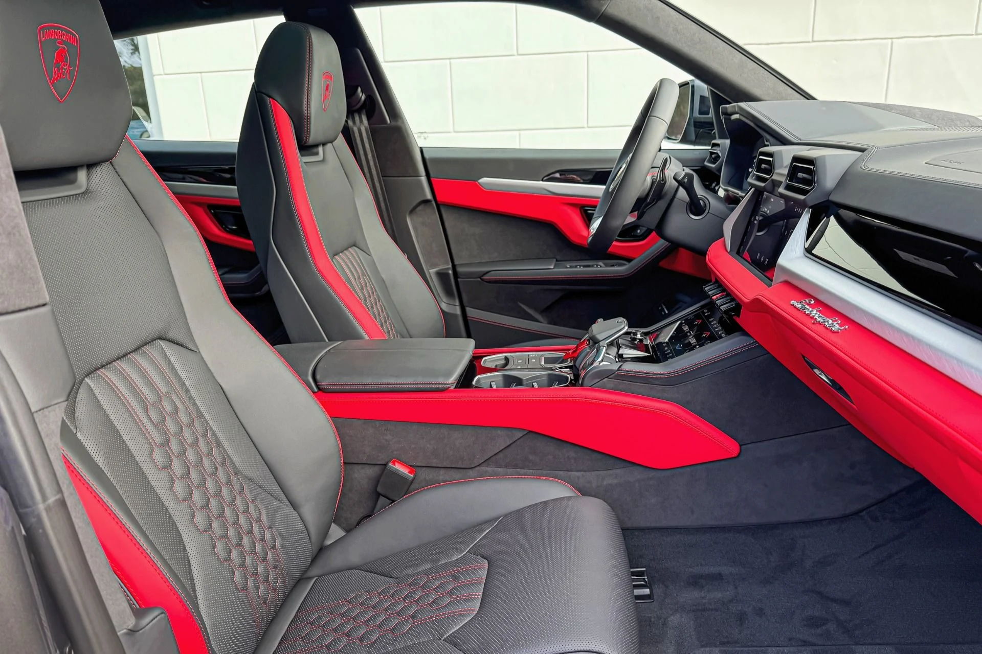 mph026_2161316622_Used_2024_Lamborghini_Urus_Performante_1765893423_c8ae6d0383