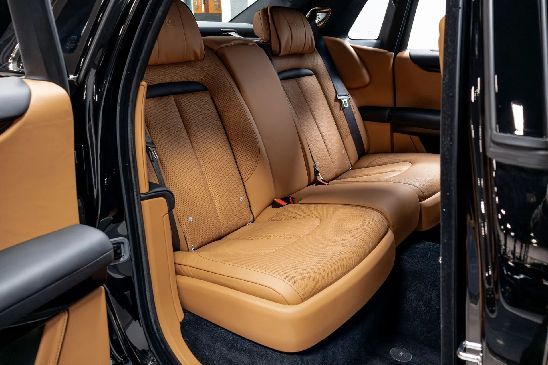 mph026_2162332342_Used_2022_Rolls_Royce_Ghost_1776785010_8781efa63d