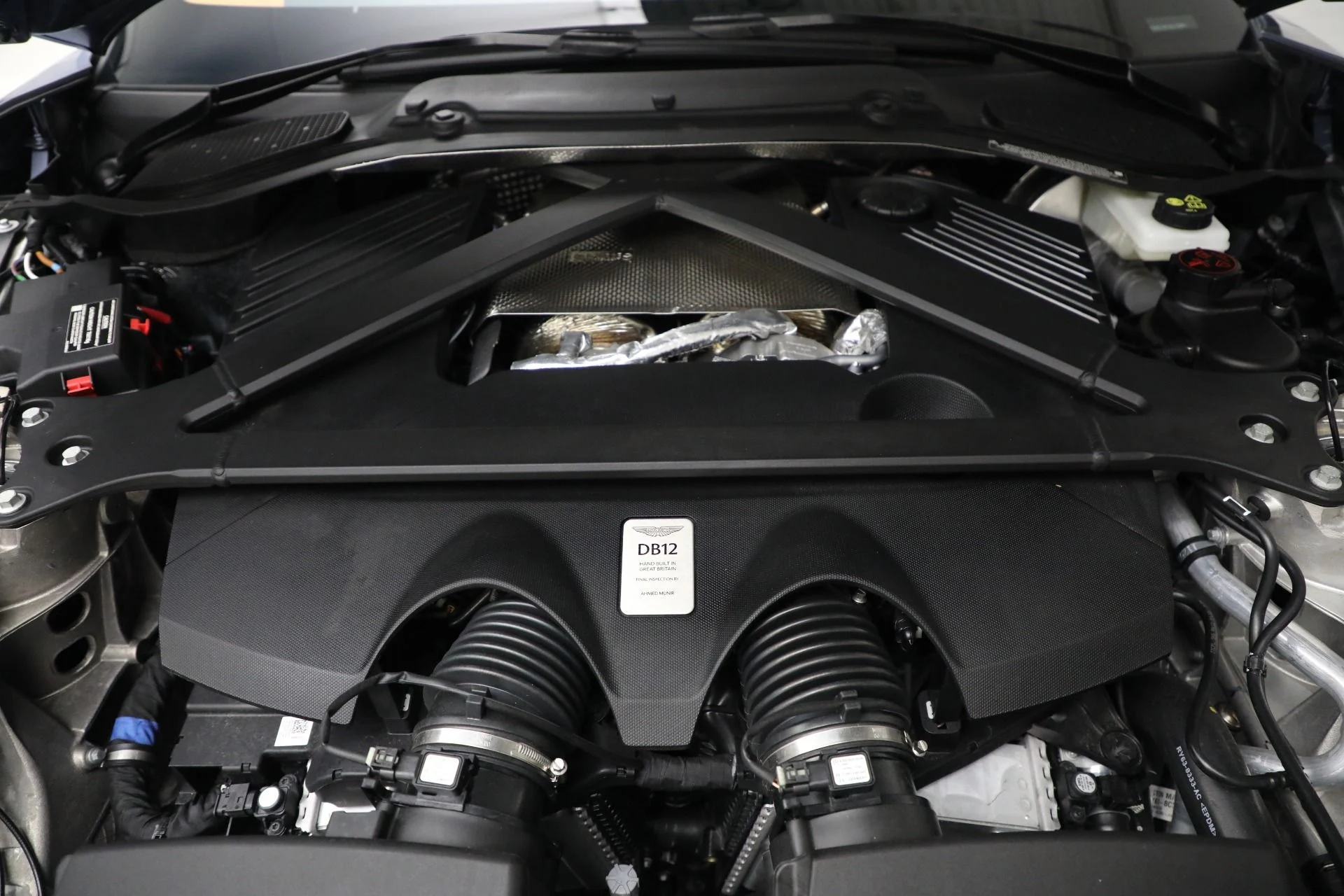 mph026_2165467536_New_2025_Aston_Martin_DB_12_V8_7b5d22866f