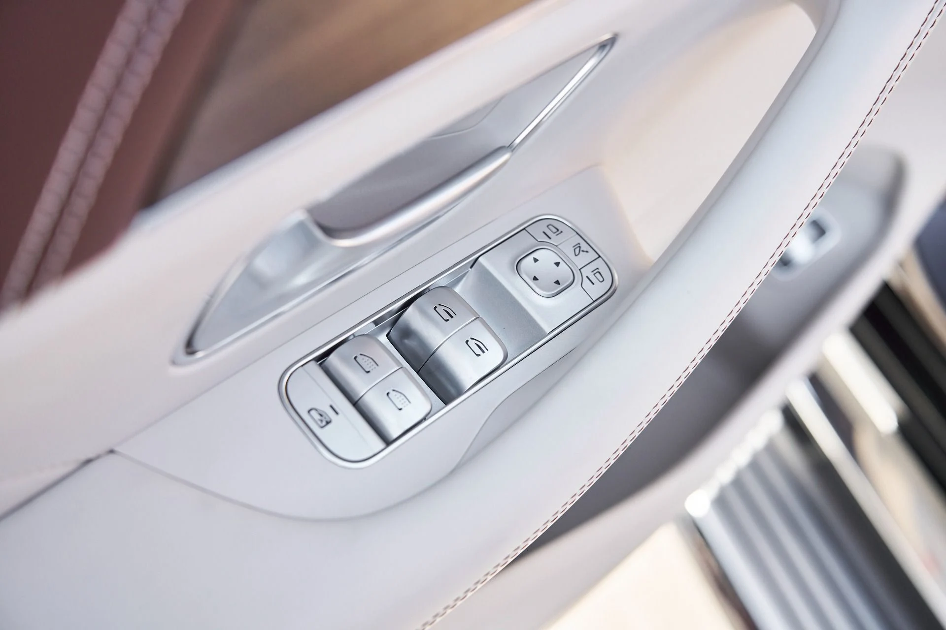 mph026_2194890361_Used_2024_Mercedes_Benz_GLS_Maybach_GLS_600_1762306346_cb2d615204