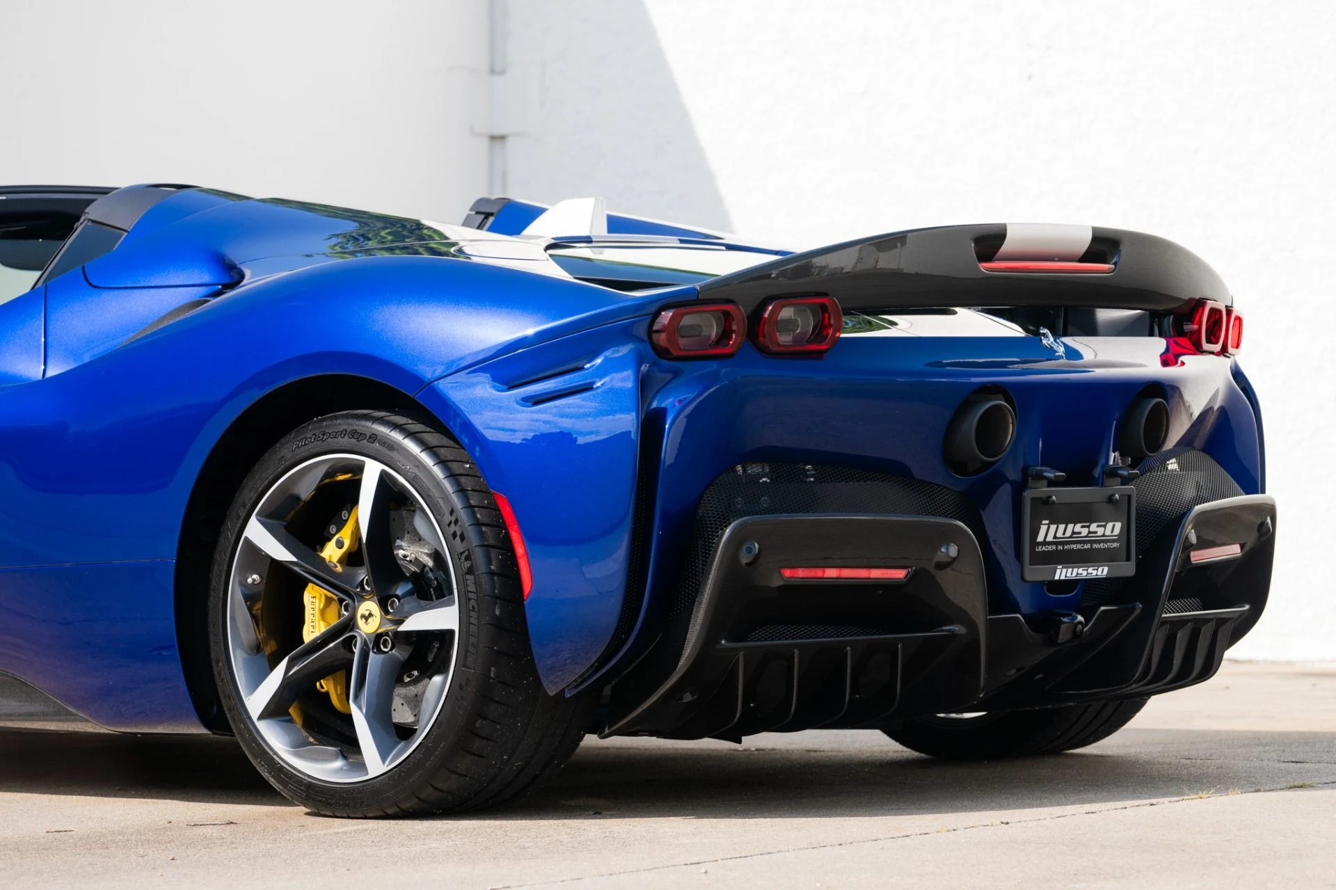 mph026_2197005825_Used_2022_Ferrari_SF_90_Spider_Assetto_Fiorano_1757958945_5ce218e0d9