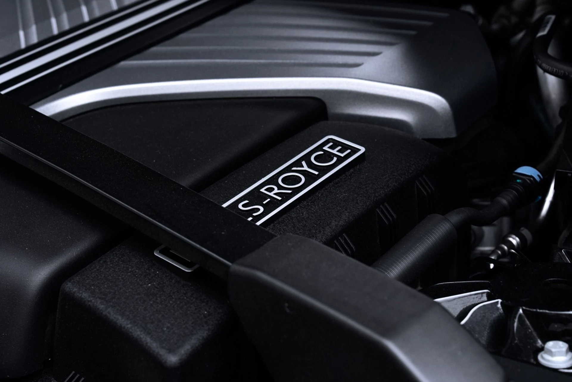 mph026_2200357786_Used_2023_Rolls_Royce_Black_Badge_Cullinan_1775515525_818ef3f732