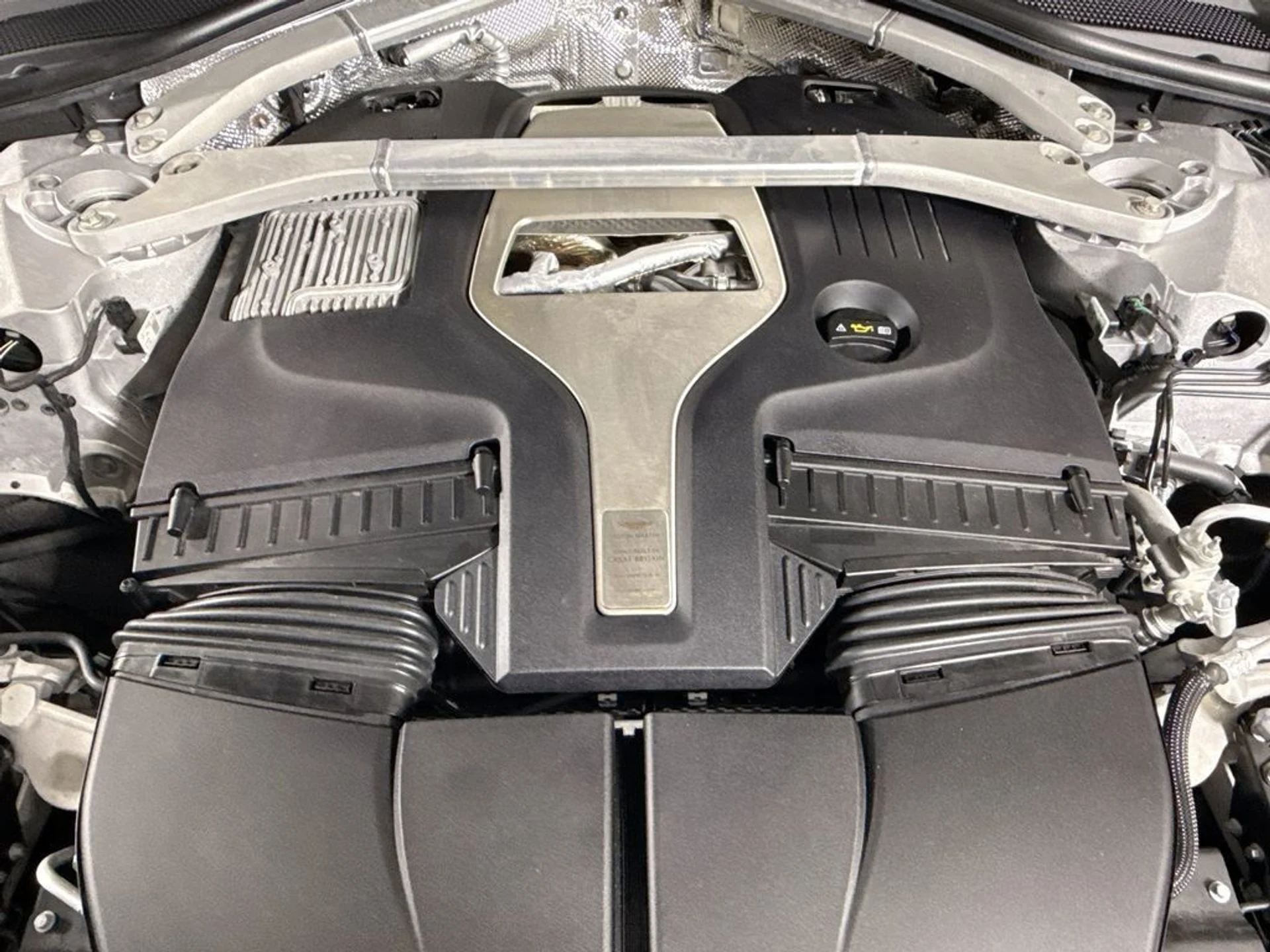 mph026_2207807542_used_2024_aston_martin_dbx_550_11350_23055053_27_1024_8acbbf59c2