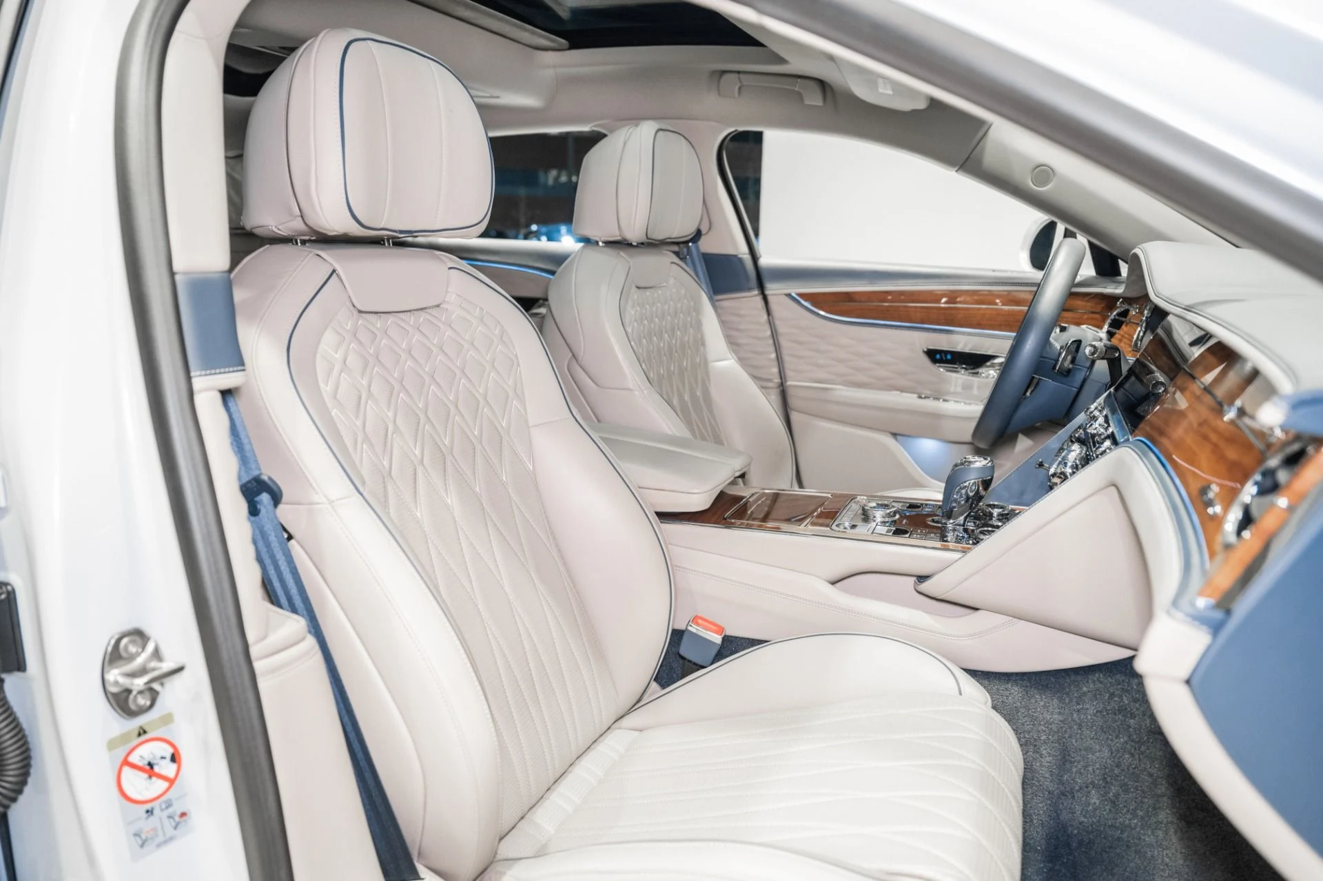 mph026_2211149422_Used_2023_Bentley_Flying_Spur_1772469345_5524862272