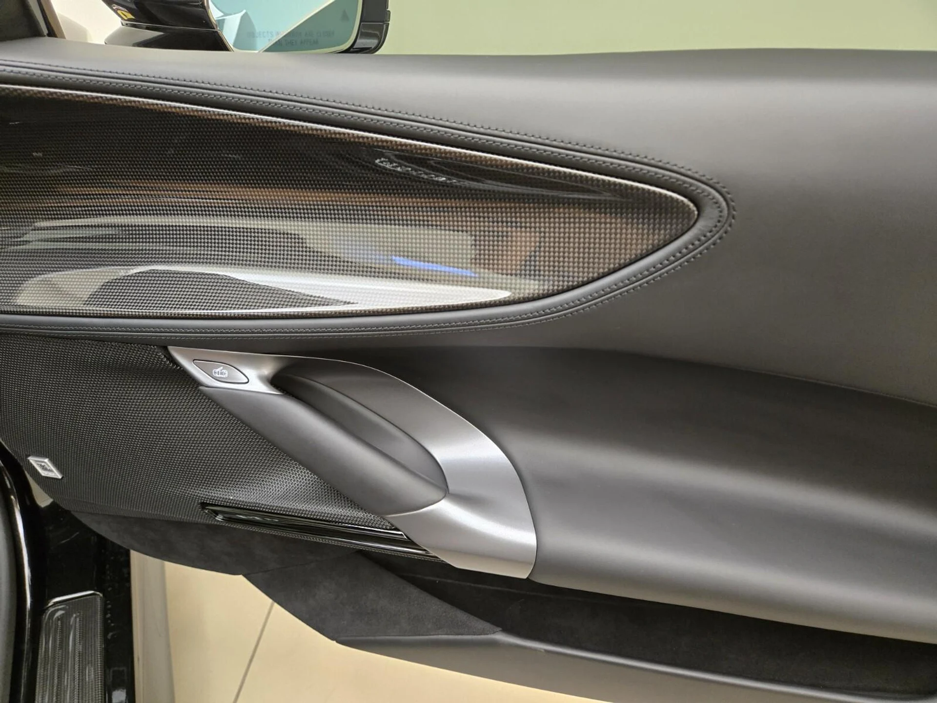 mph026_2211959753_Used_2023_Ferrari_SF_90_Spider_1762329136_ce1301a077