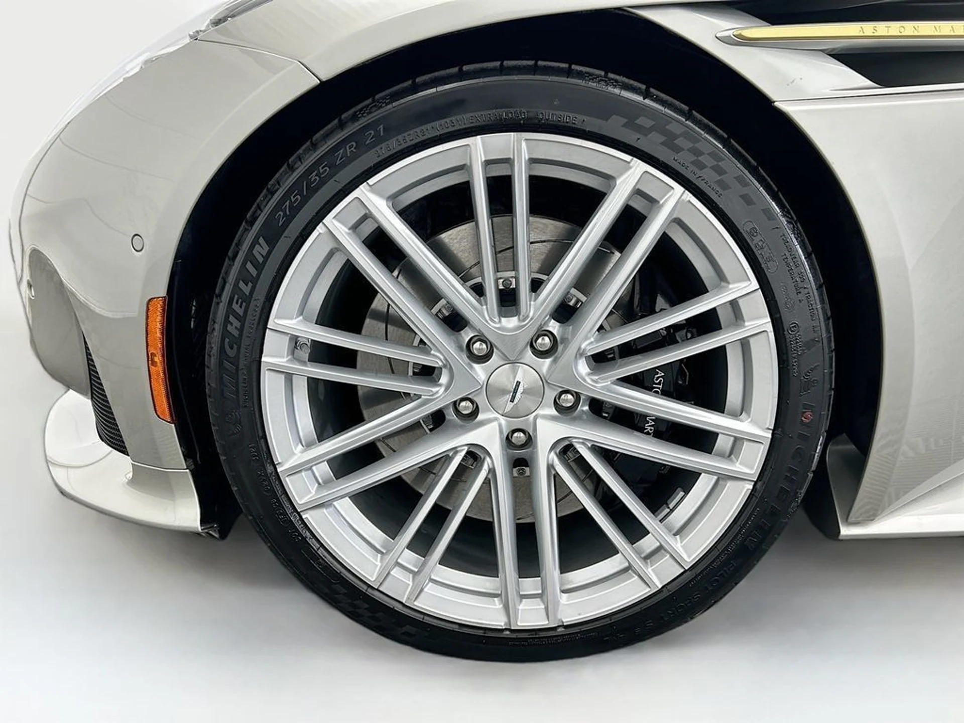 mph026_2215430114_used_2026_aston_martin_db12_coupe_8119_22986073_27_1024_dfb7b2f109