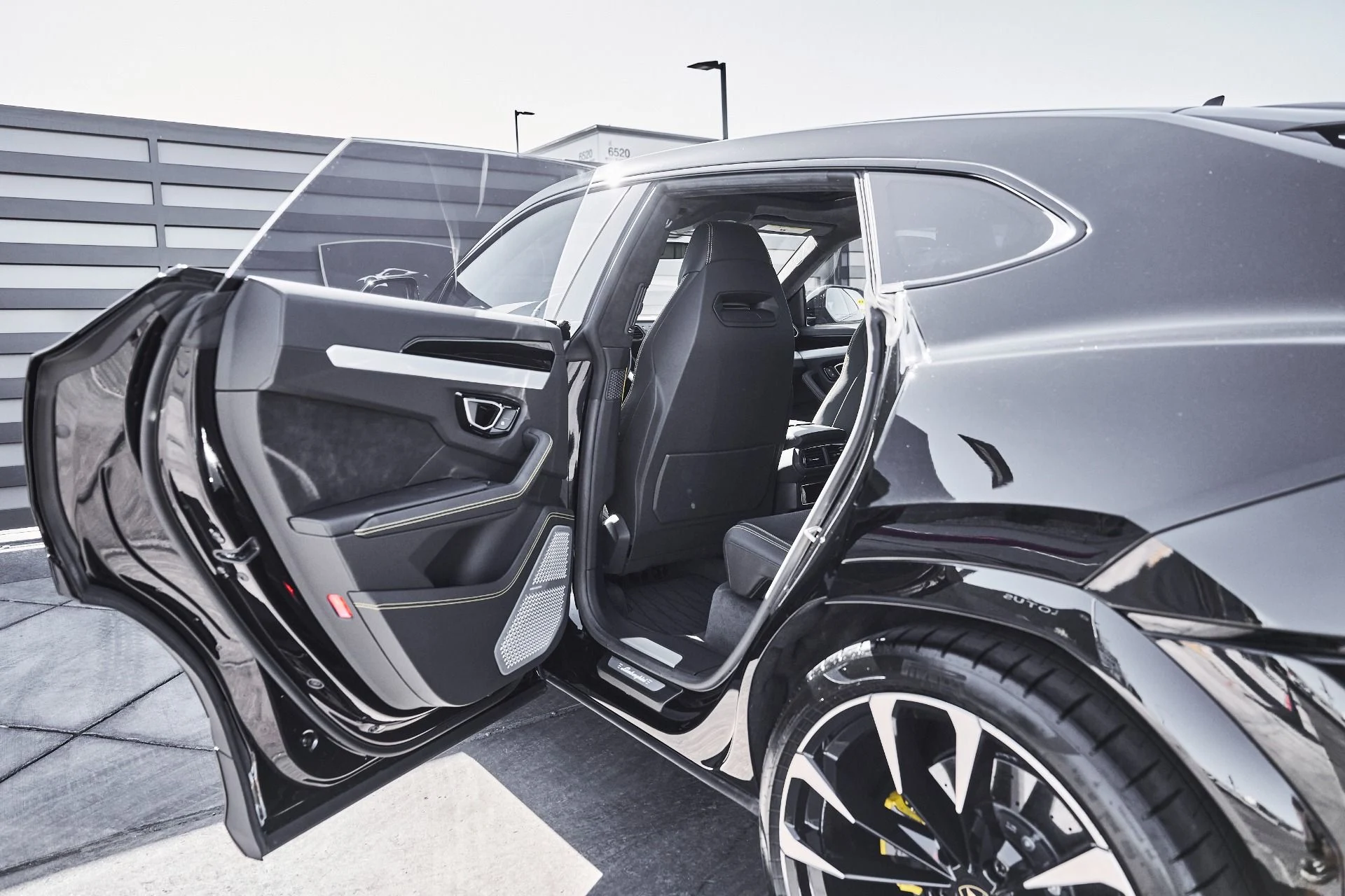 mph026_2223361841_Used_2024_Lamborghini_Urus_S_1780082854_5a36cff28f