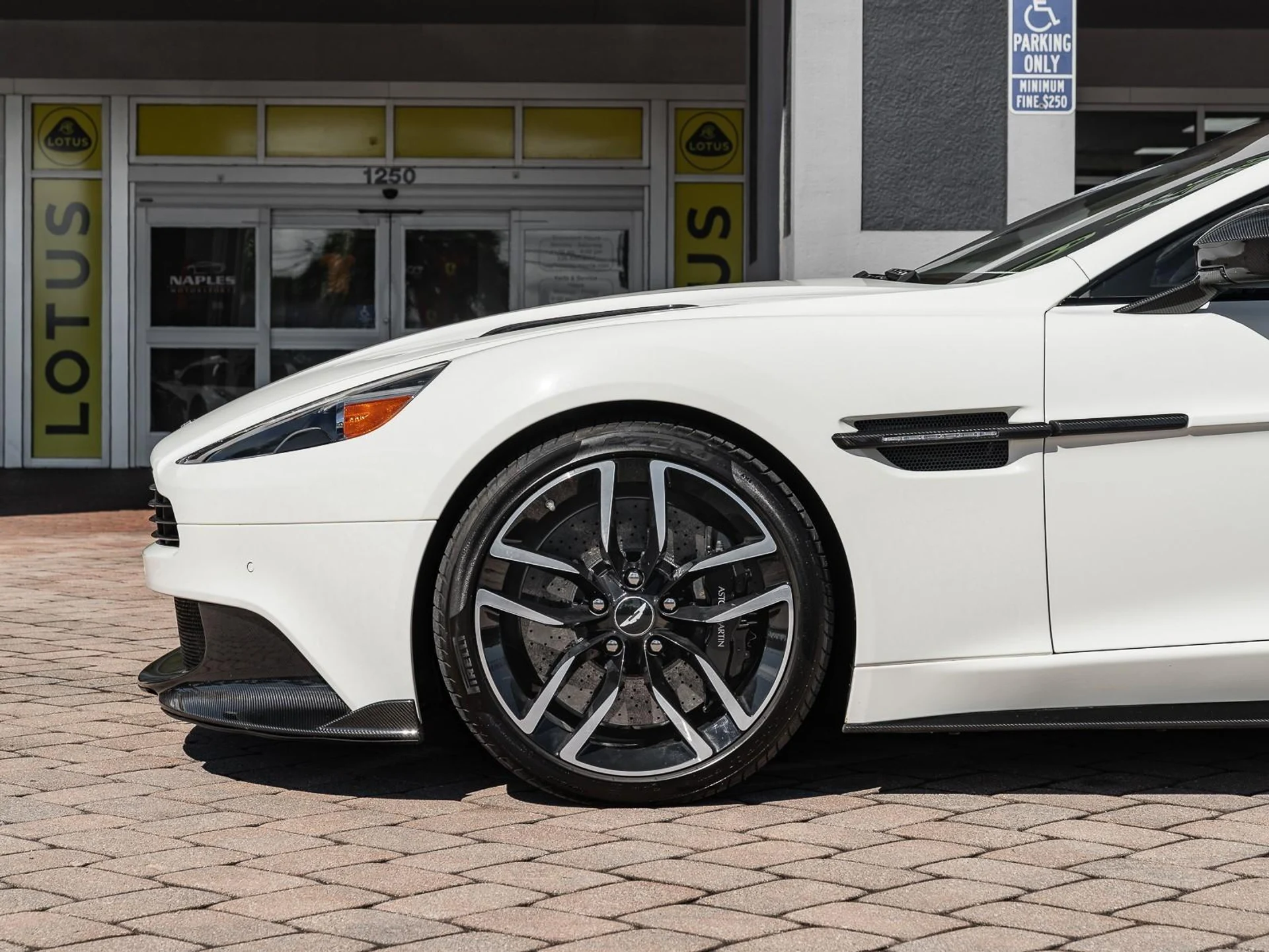 mph026_2227719222_Used_2018_Aston_Martin_Vanquish_S_1759353682_2b4469677f