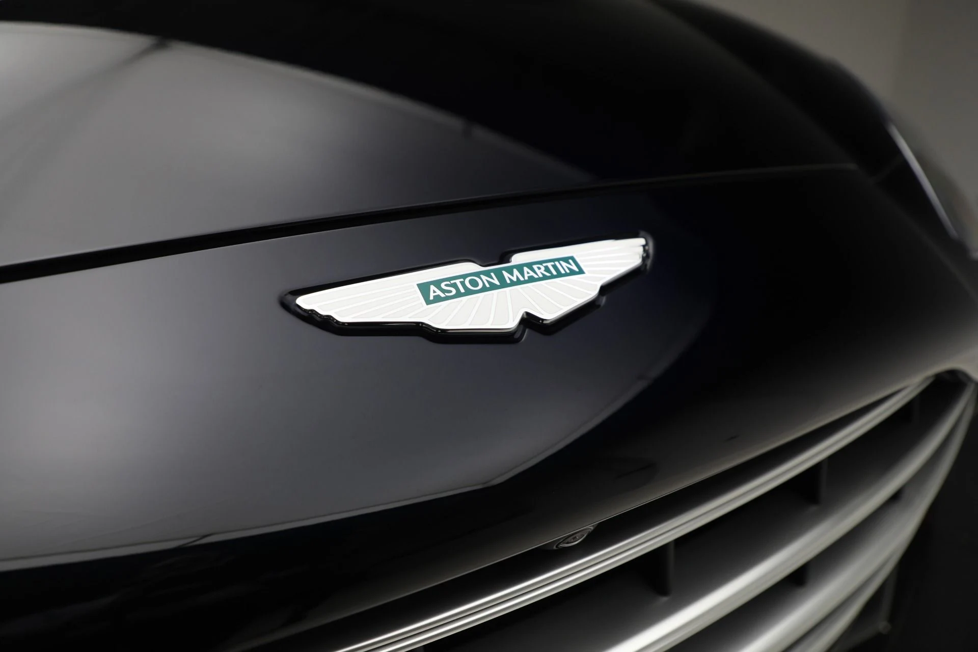 mph026_2230580214_New_2025_Aston_Martin_DBX_707_4d15488e6a