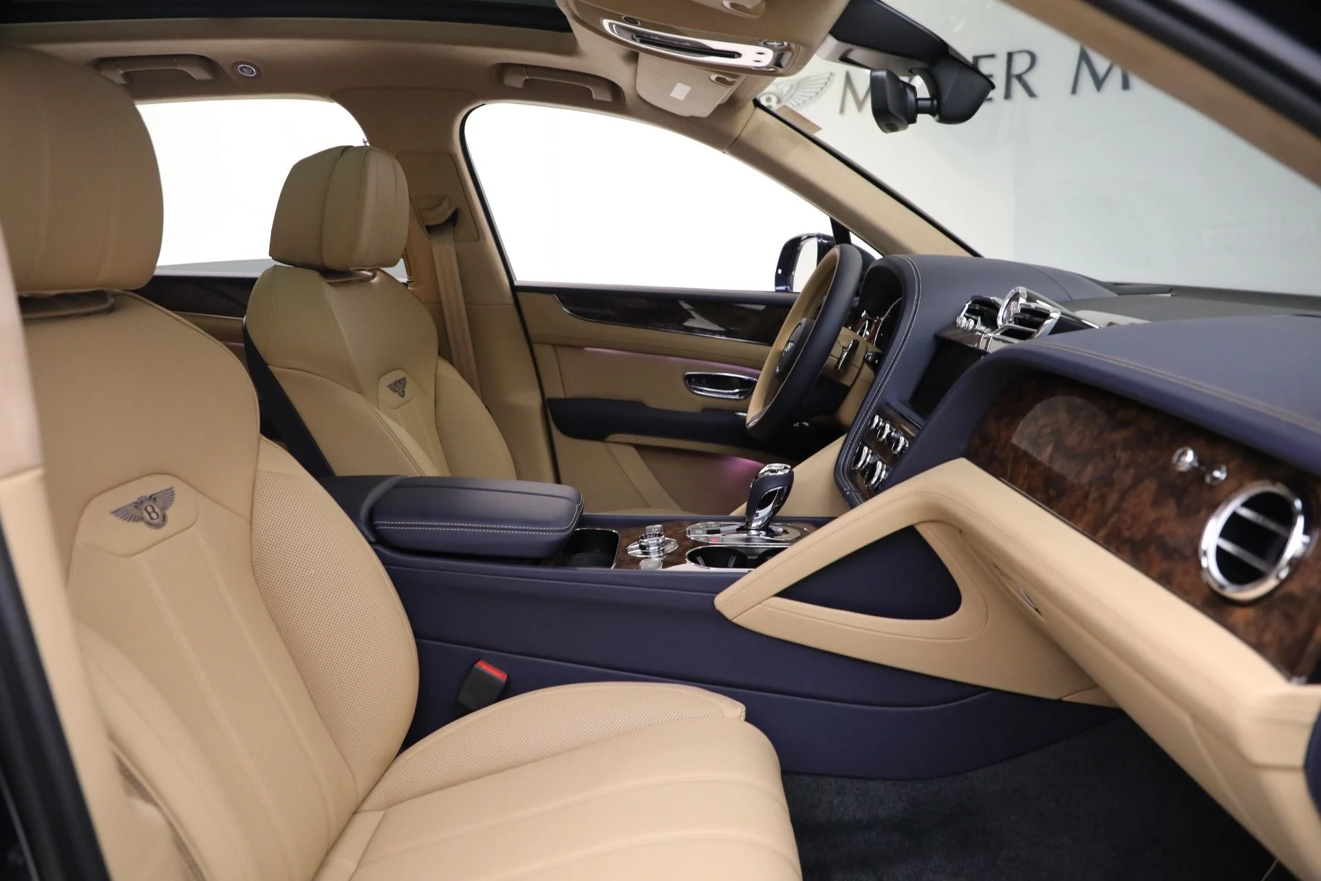 mph026_223101199_New_2025_Bentley_Bentayga_V8_32739759a2