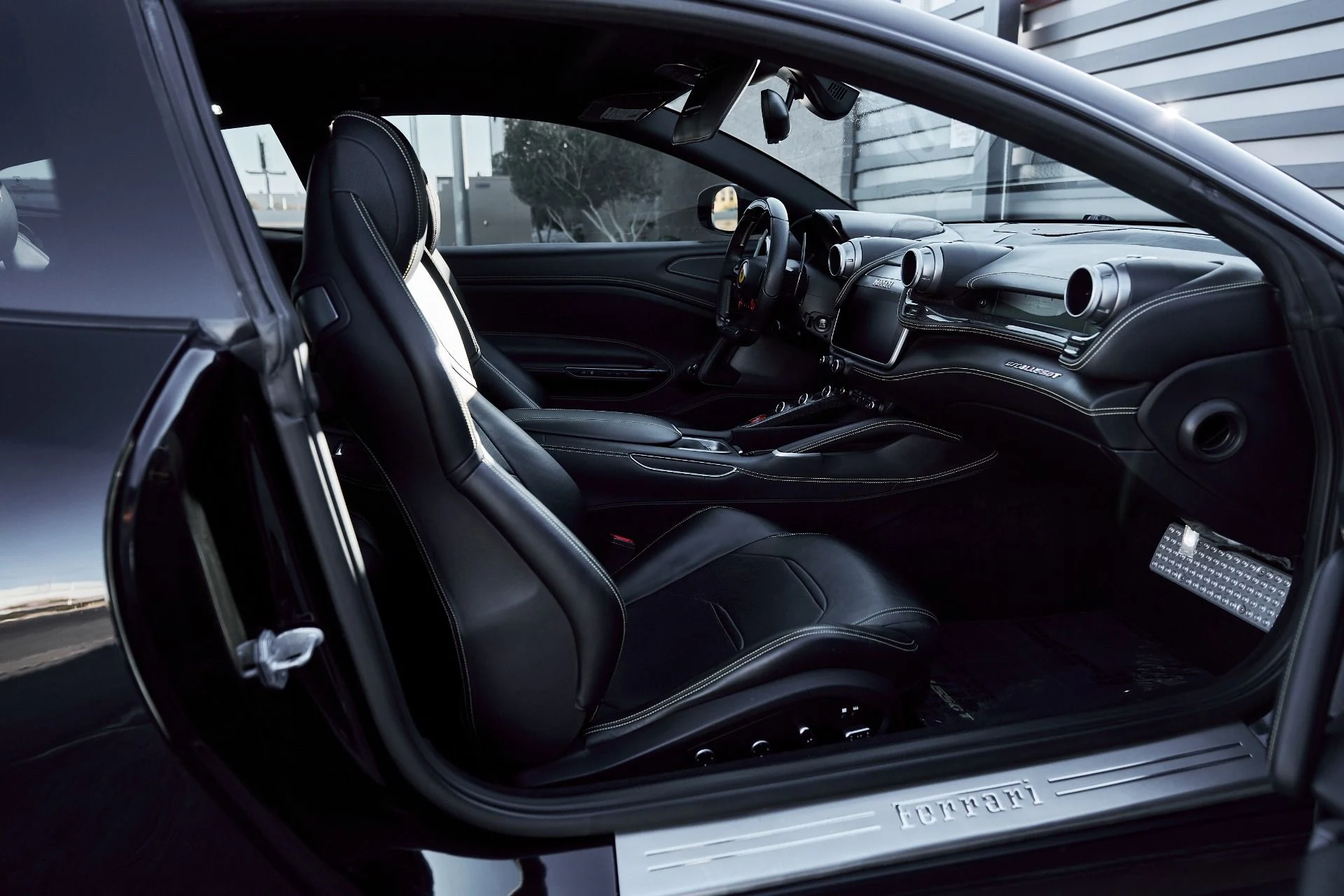 mph026_2242753426_Used_2018_Ferrari_GTC_4_Lusso_T_1770509581_037a286be4