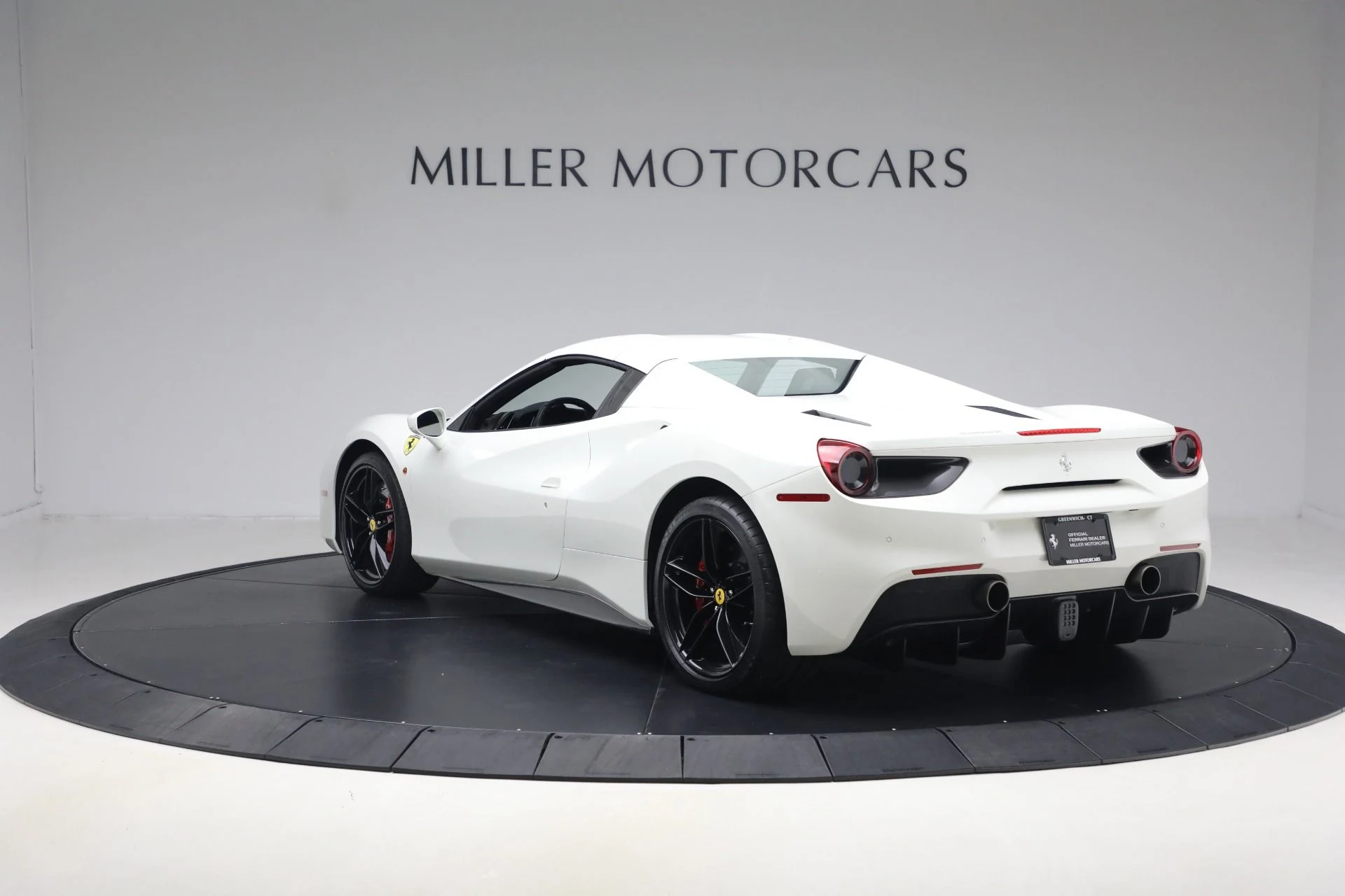 mph026_2243068572_Used_2016_Ferrari_488_Spider_1789756866_b9def0015b