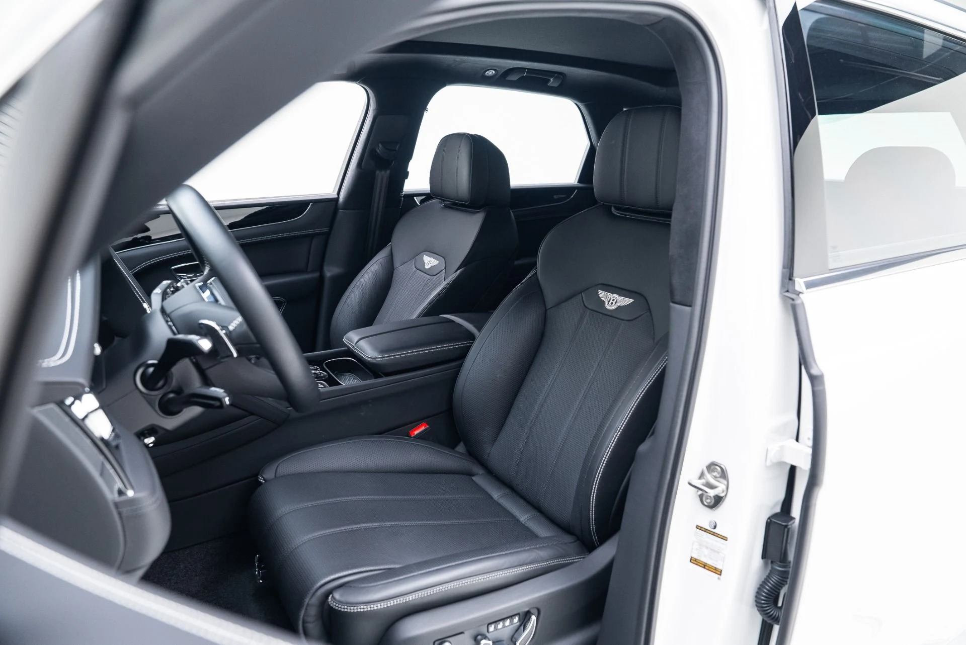 mph026_2243559456_Used_2024_Bentley_Bentayga_V8_1765306975_51052c4321