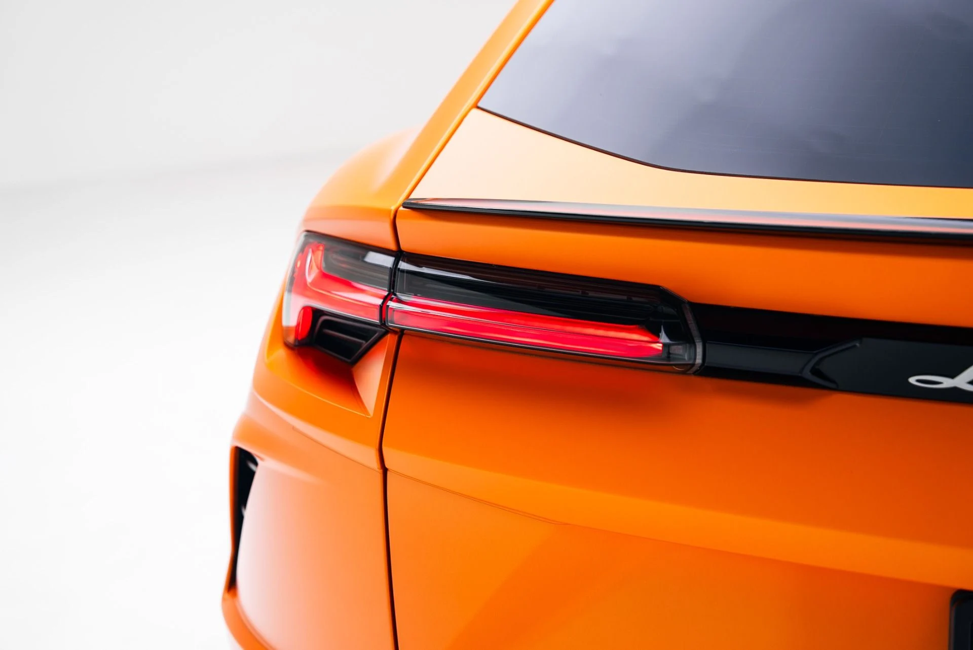 mph026_2244744592_Used_2022_Lamborghini_Urus_1765496956_33aa6a86b6