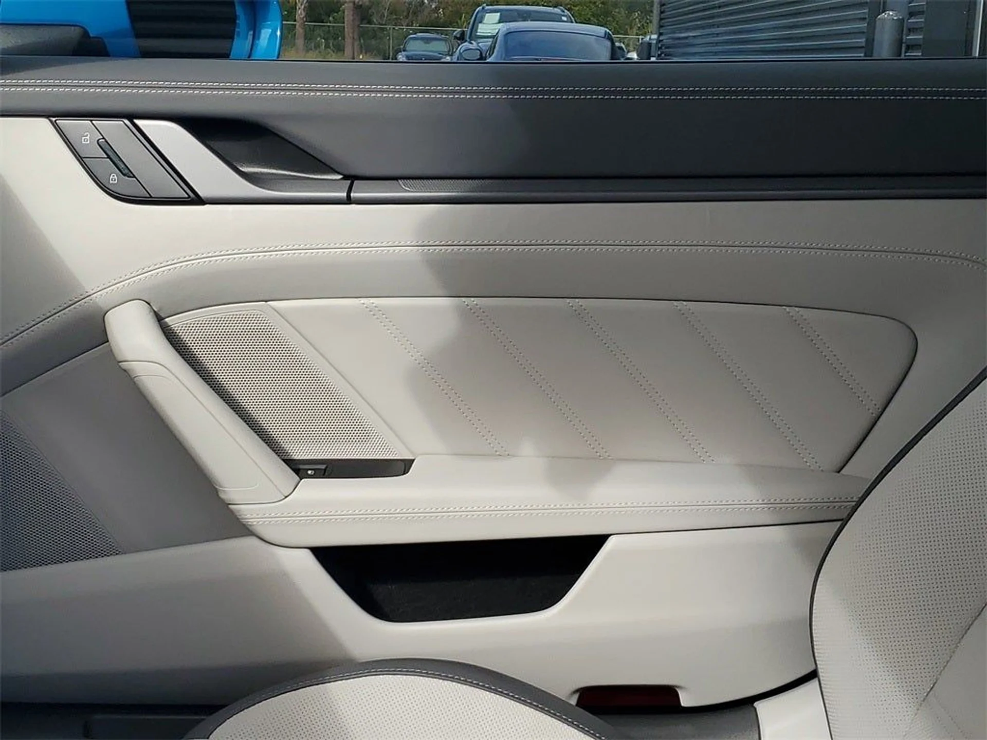 mph026_2248499737_27_56d1a1c009