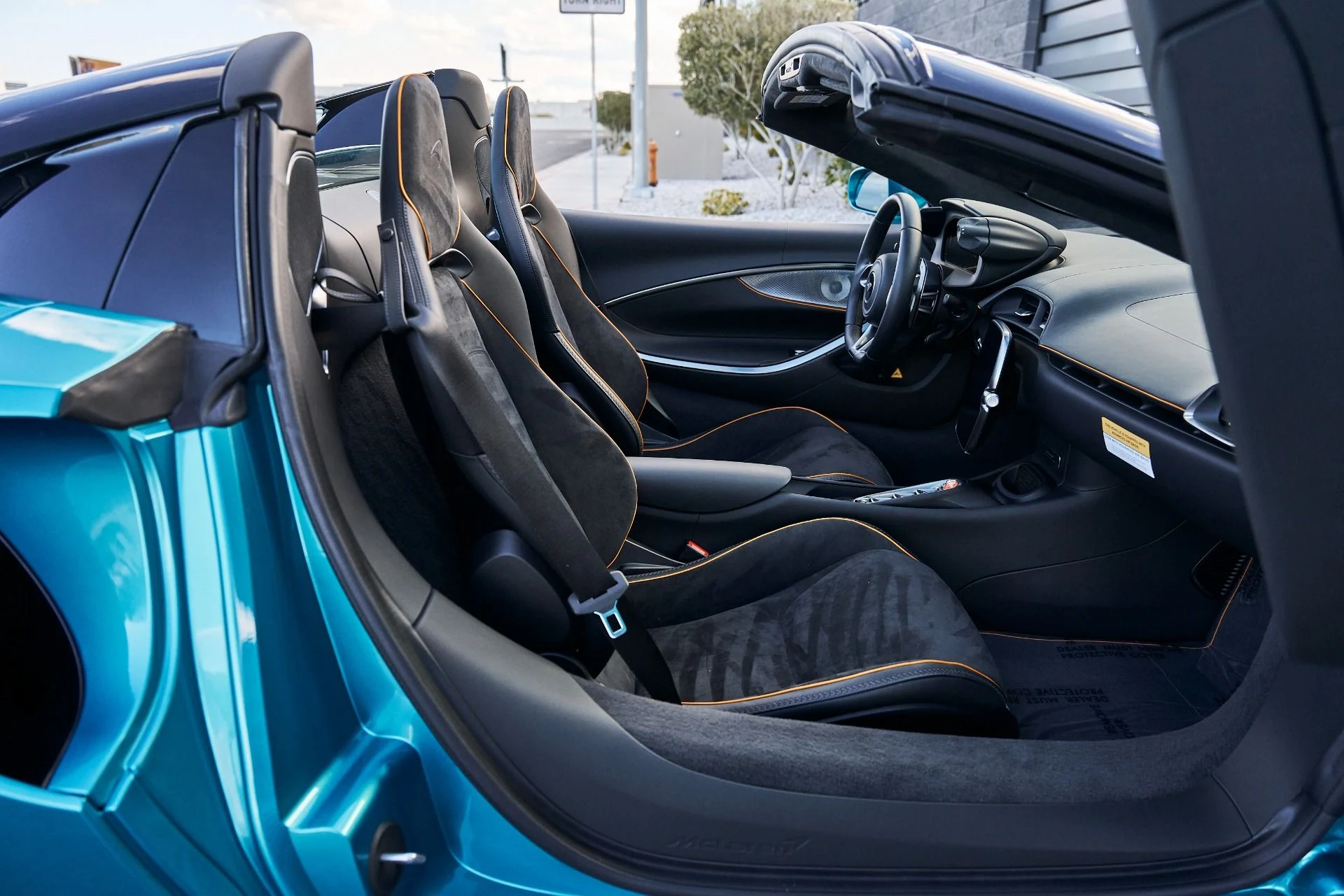 mph026_2249662513_Used_2025_Mc_Laren_Artura_1771382306_9f1b40ce8c