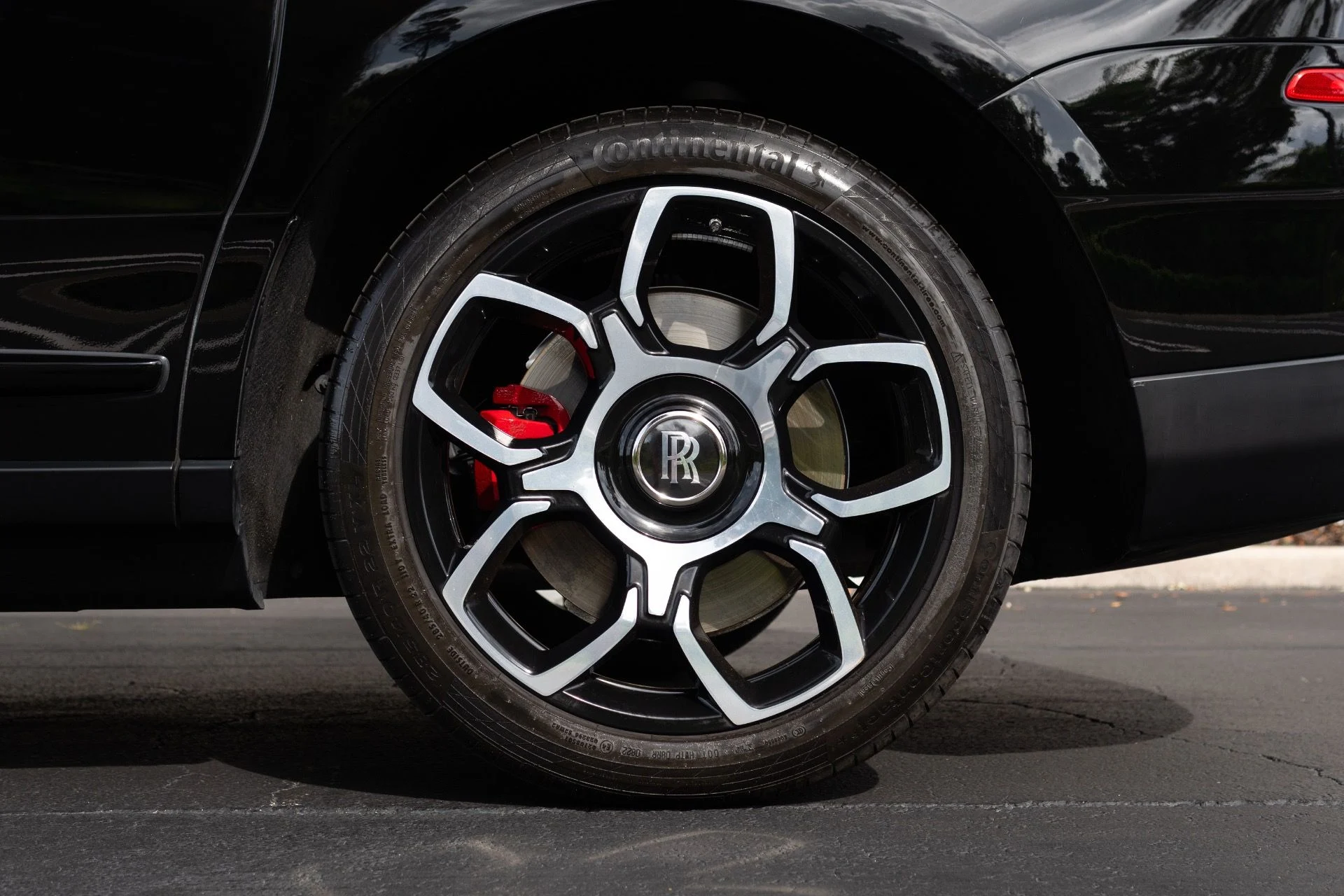 mph026_2256020260_Used_2022_Rolls_Royce_Black_Badge_Cullinan_1776130970_e388002809