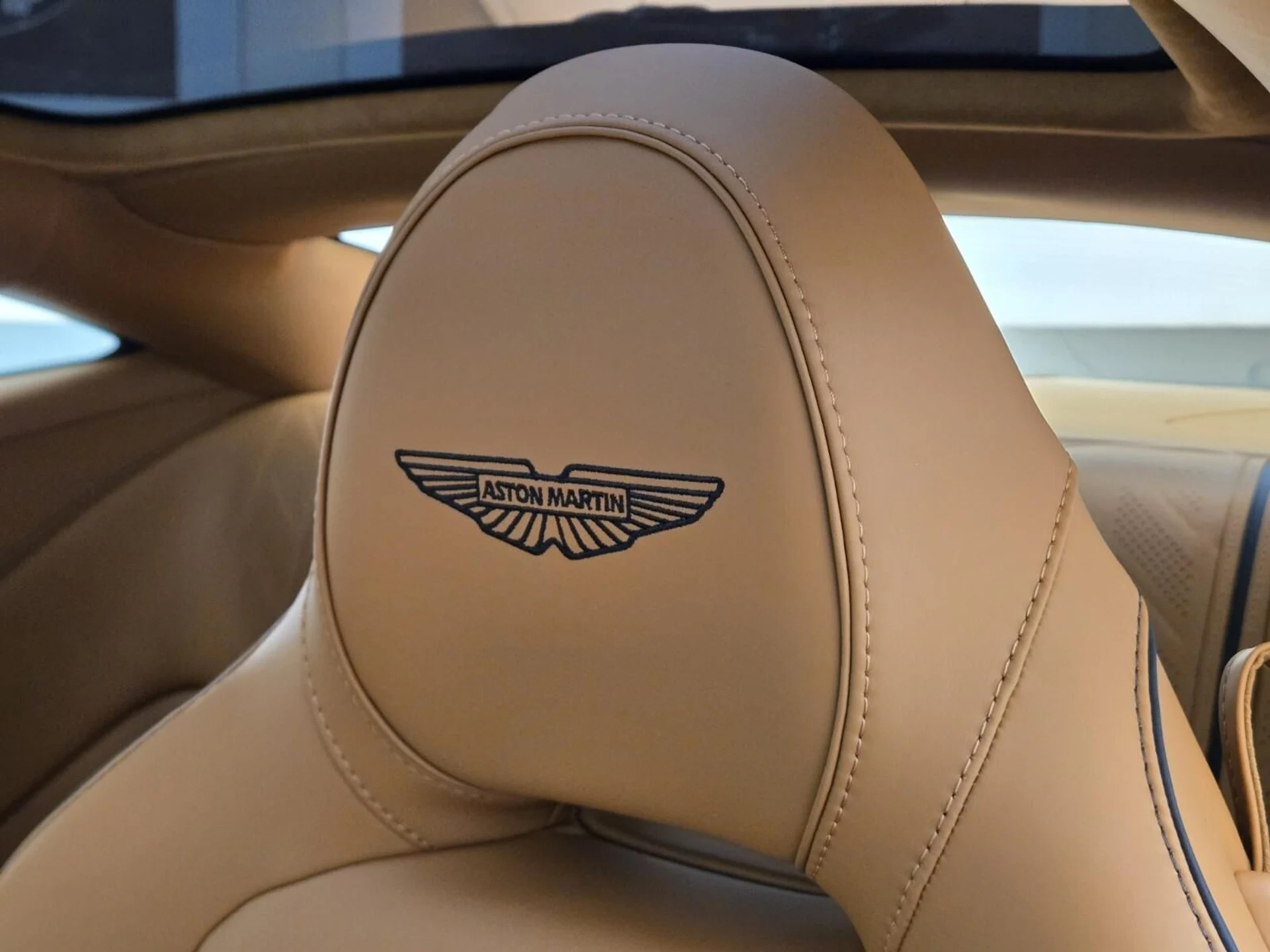 mph026_2259229801_New_2026_Aston_Martin_DB_12_1787289722_46e9d39870
