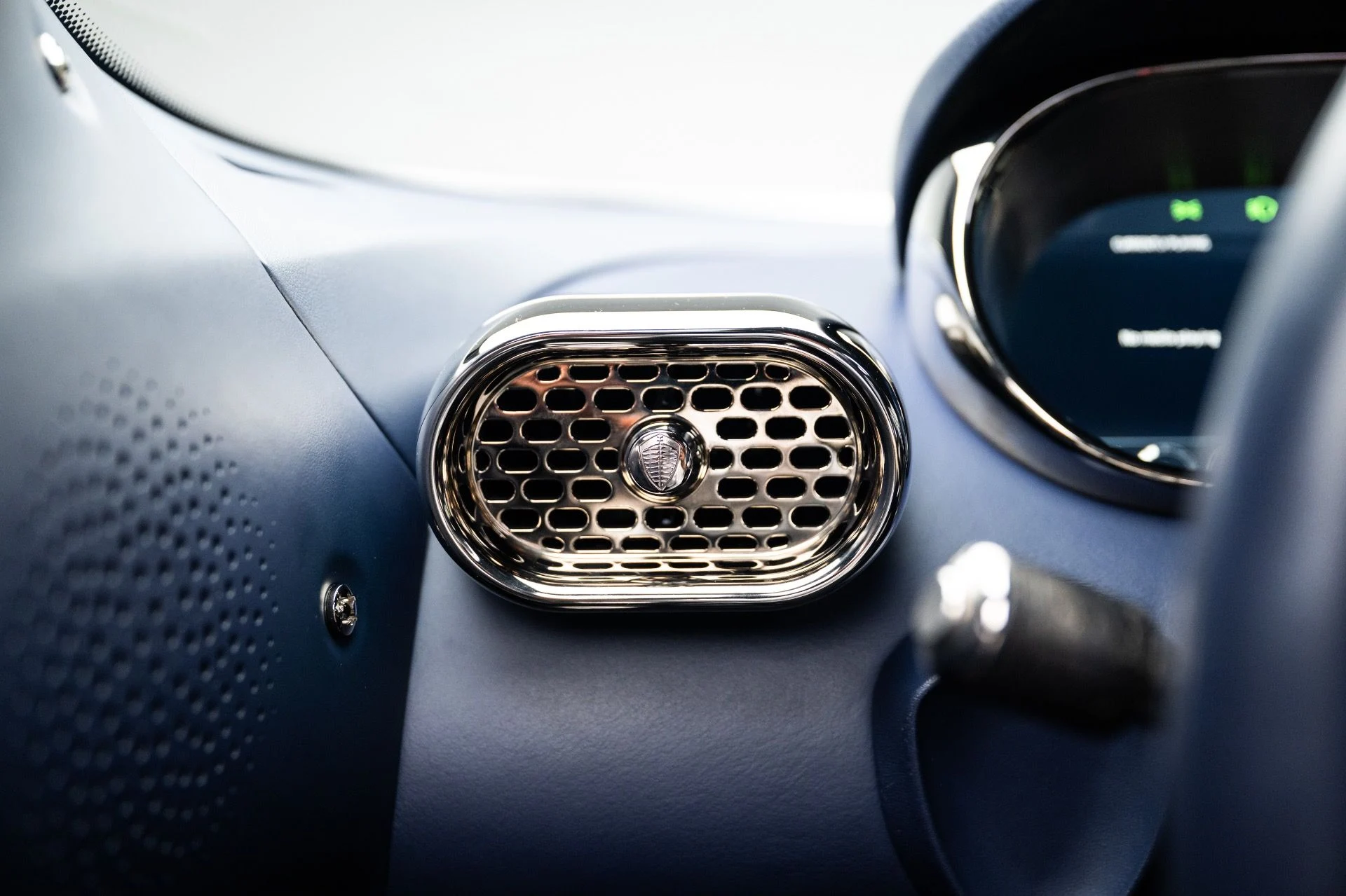 mph026_2261860215_13358_p27_l_a4ee5dda65