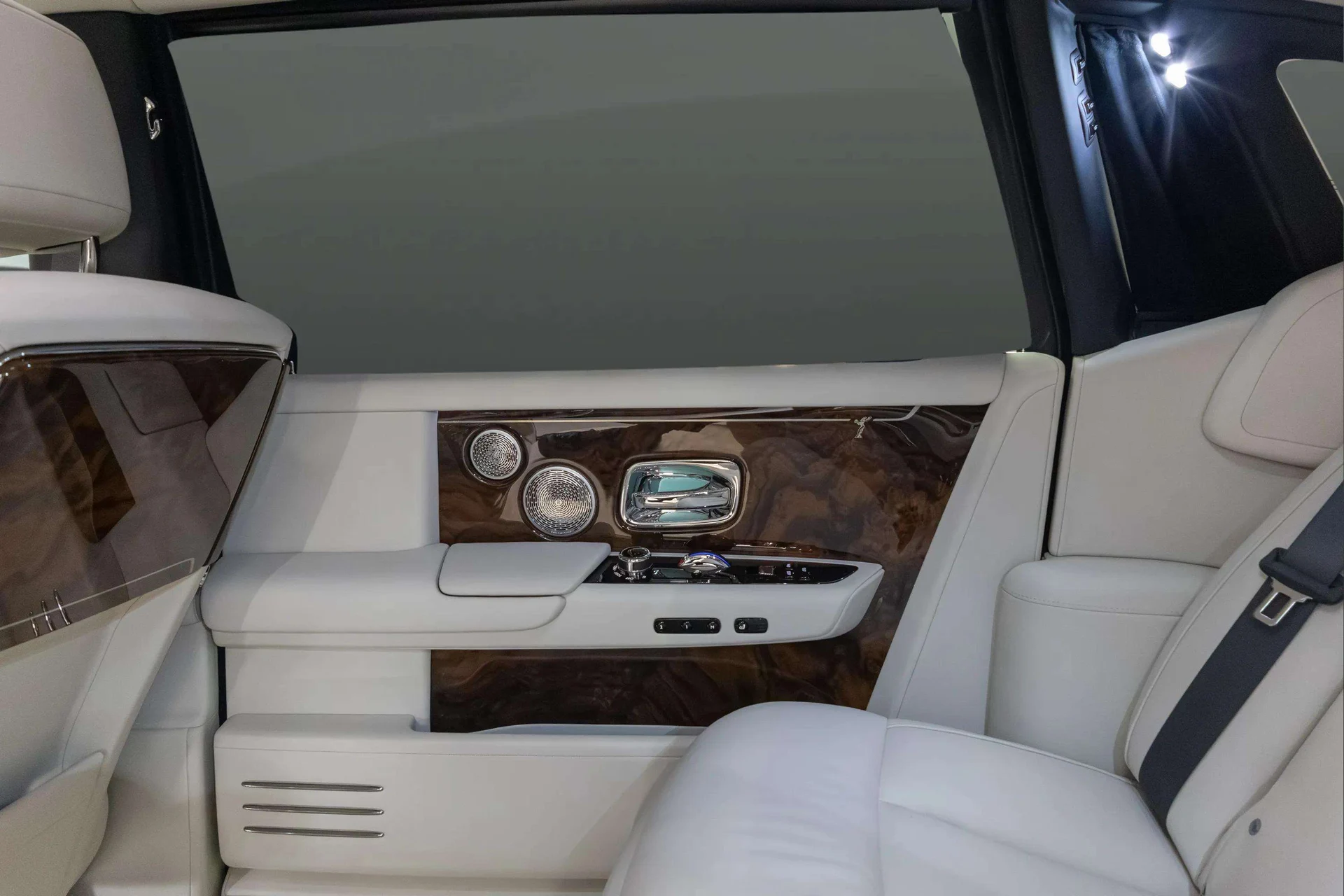 mph026_2281875668_3cf3c0cc_3060_41eb_9dc1_c0767a1541ed_202420_Rolls_Royce20_Phantom20_Extended20_Wheelbase2028_SCATT_8_C02_RU_22331429_26_2df5f1472d