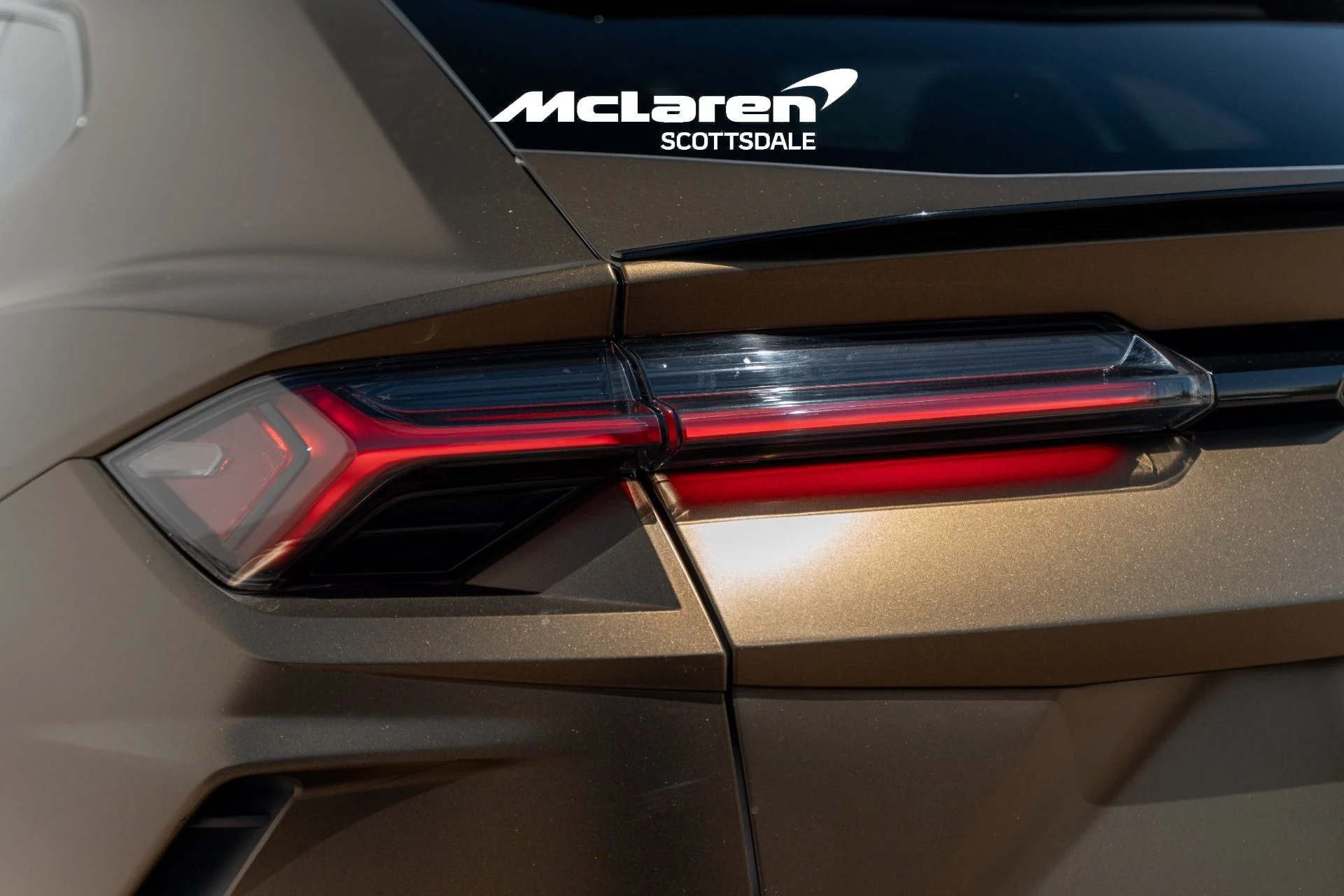 mph026_2282056688_Used_2021_LAMBORGHINI_URUS_1777648780_517fa0d167