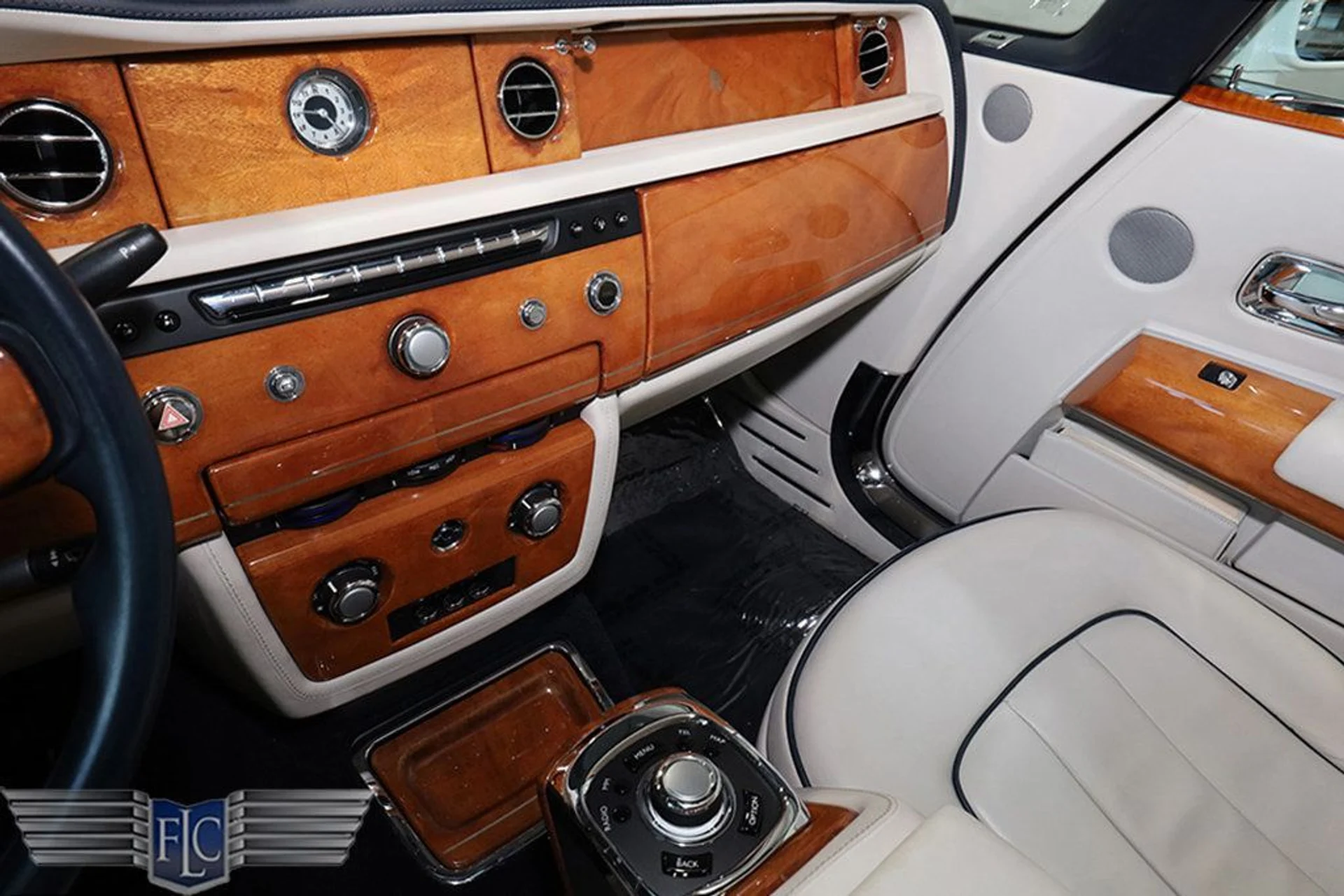 mph026_2285827418_used_2014_rolls_royce_phantom_drophead_coupe_9689_22941725_27_1024_03927bd5cb