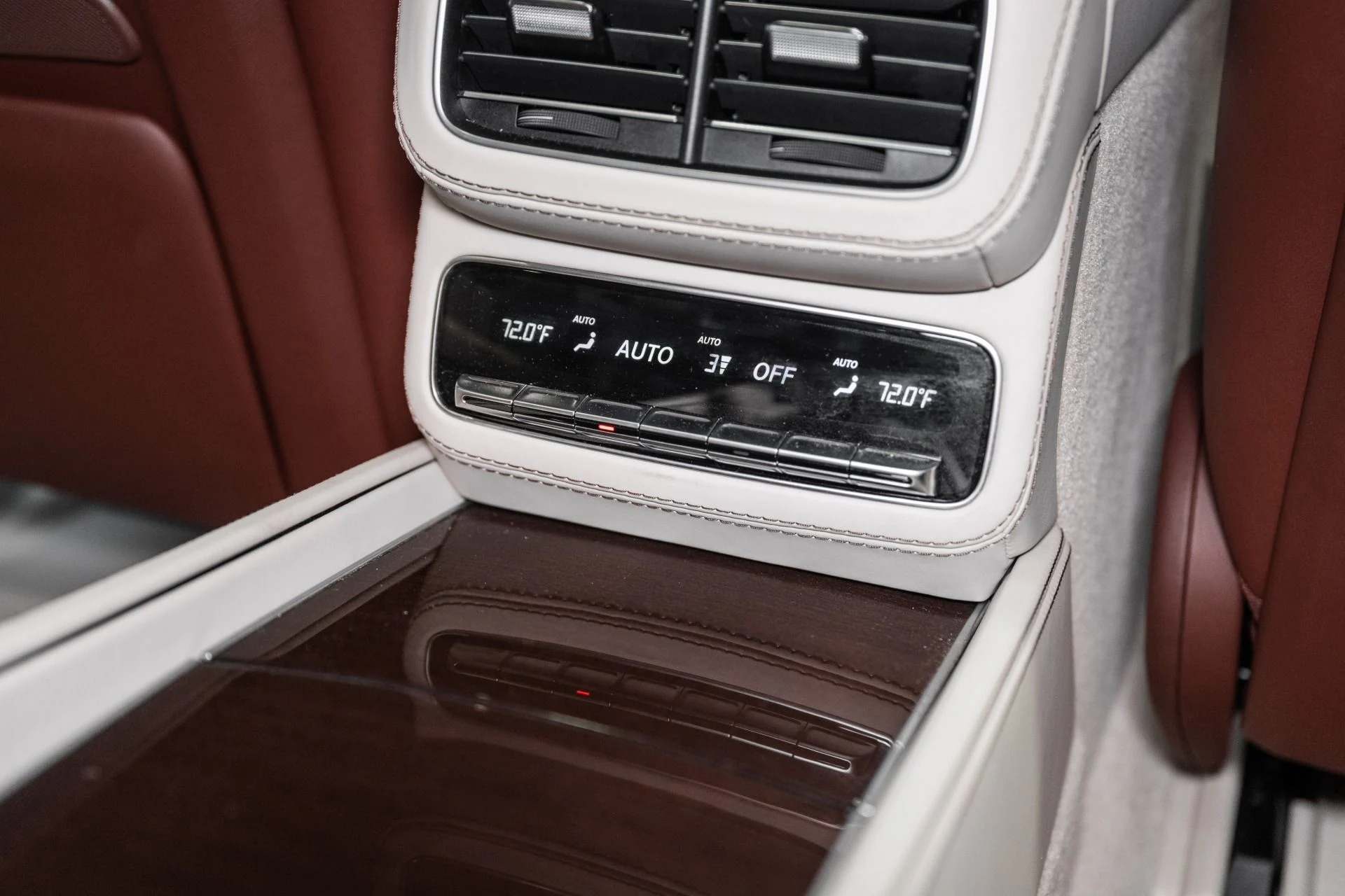 mph026_2289986398_Used_2022_Mercedes_Benz_GLS_Maybach_GLS_600_1761673208_a60a6646fc