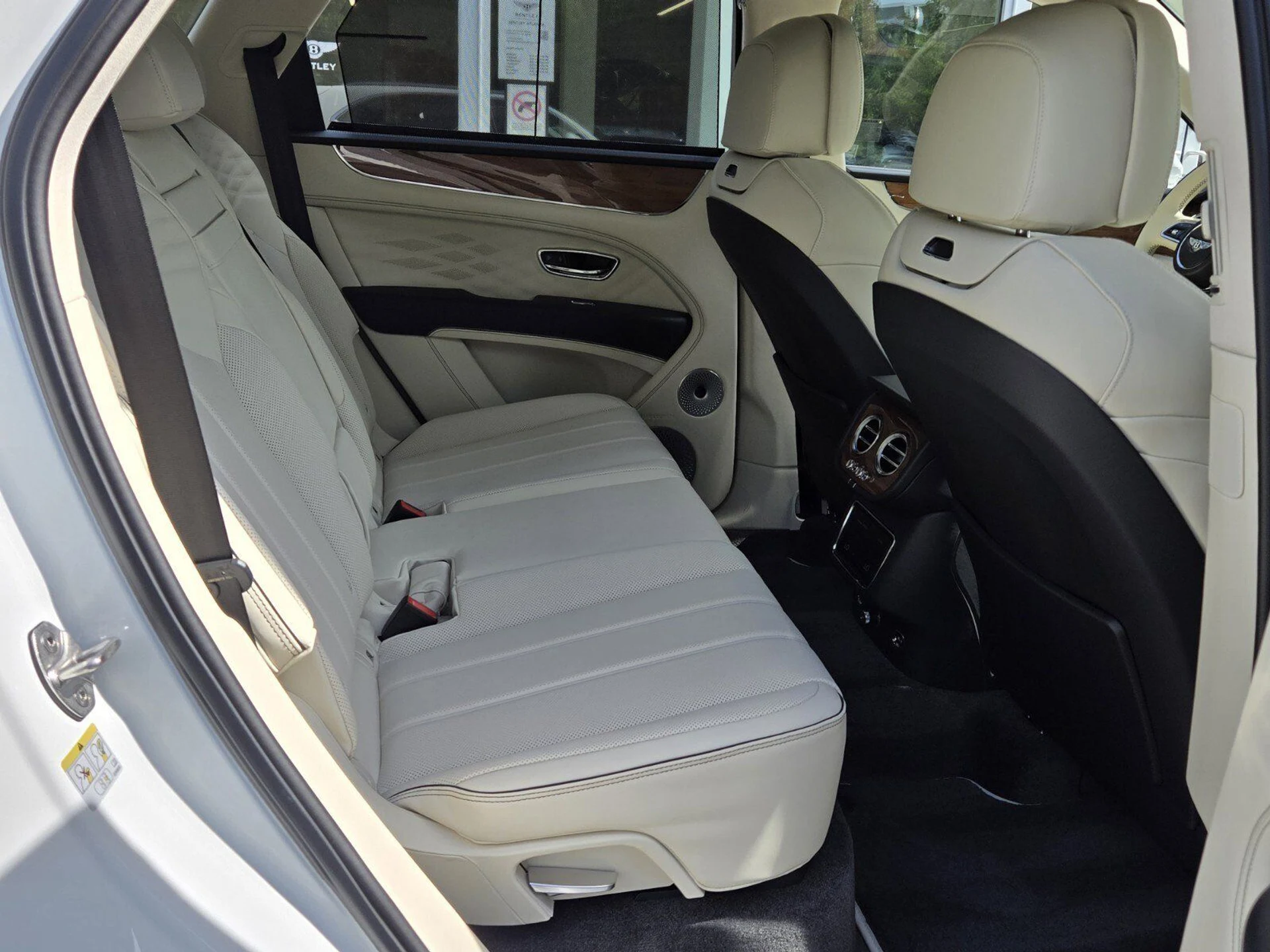 mph026_2293385724_bd0e7d2a3a33f669d07af5d3a41eb1e8x_392664d5a6