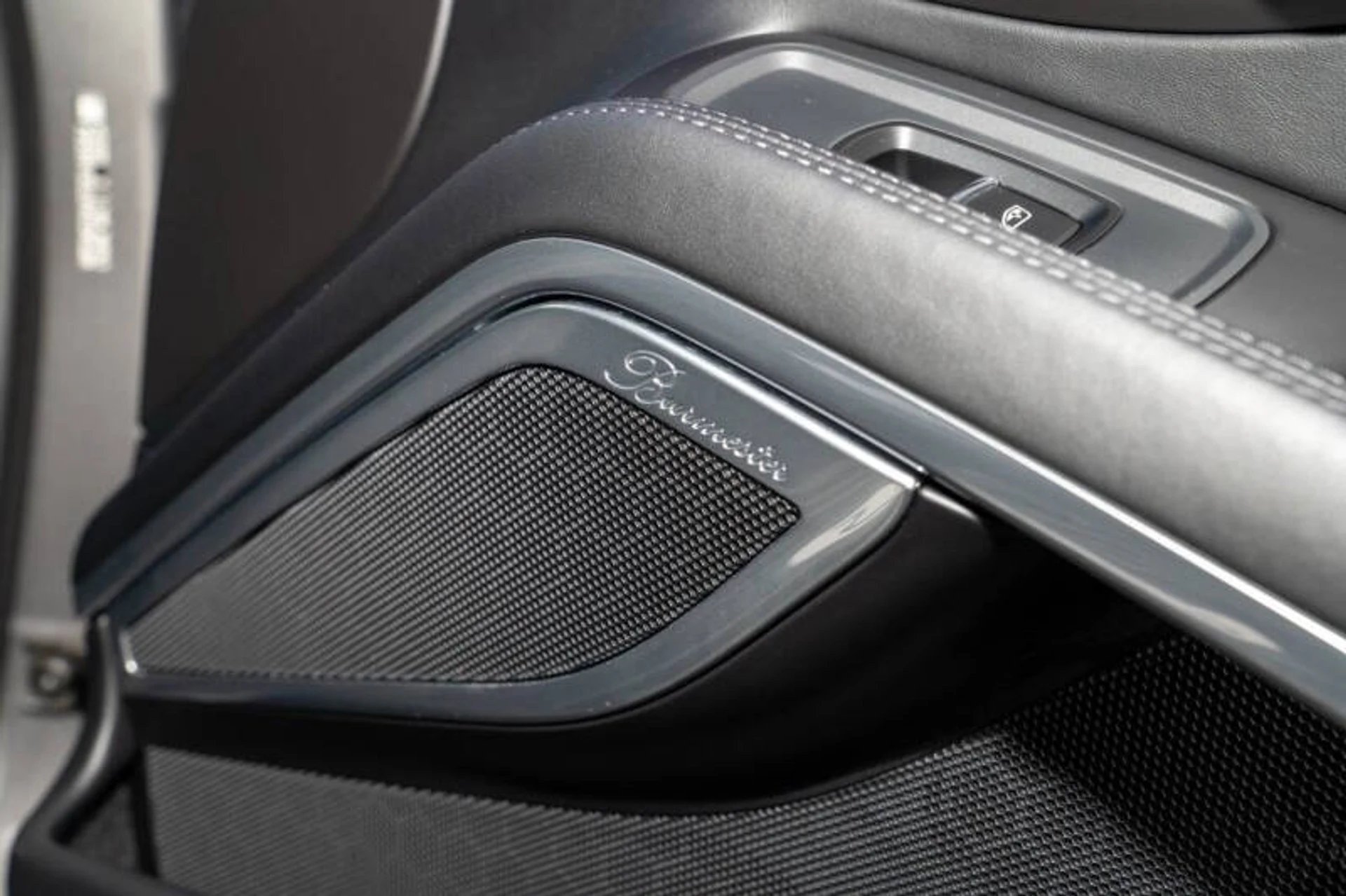 mph026_2297939454_2016_porsche_911_turbo_s_awd_2dr_coupe_4f2c3ef711